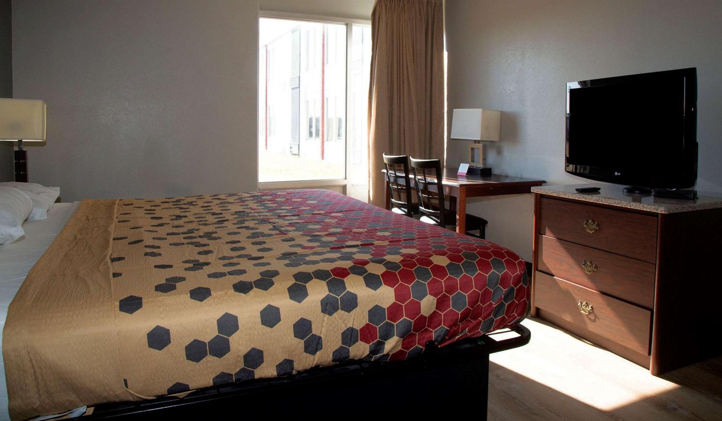 Standard King Room - Non-Smoking  - Photo 5