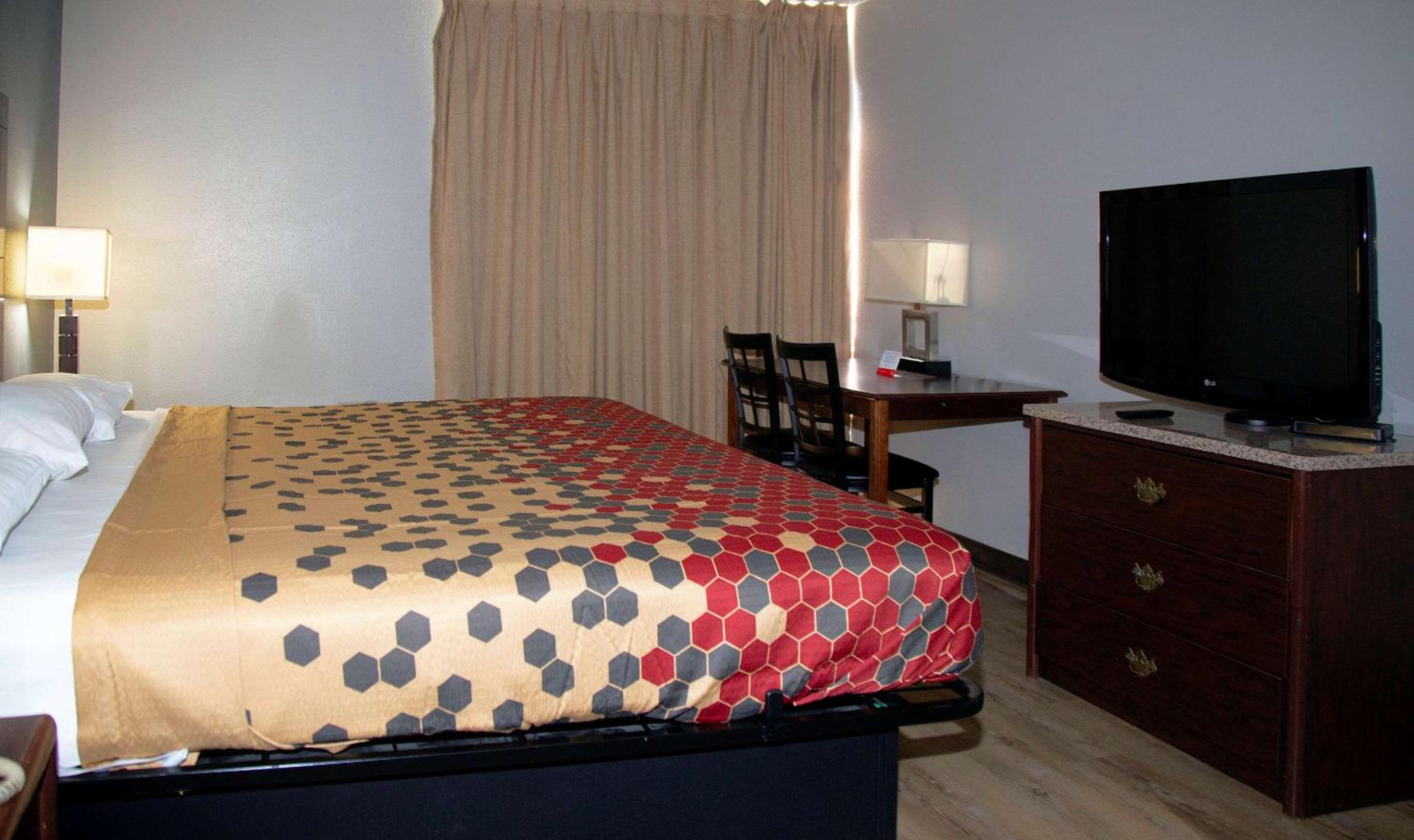 Standard King Room - Non-Smoking  - Photo 6