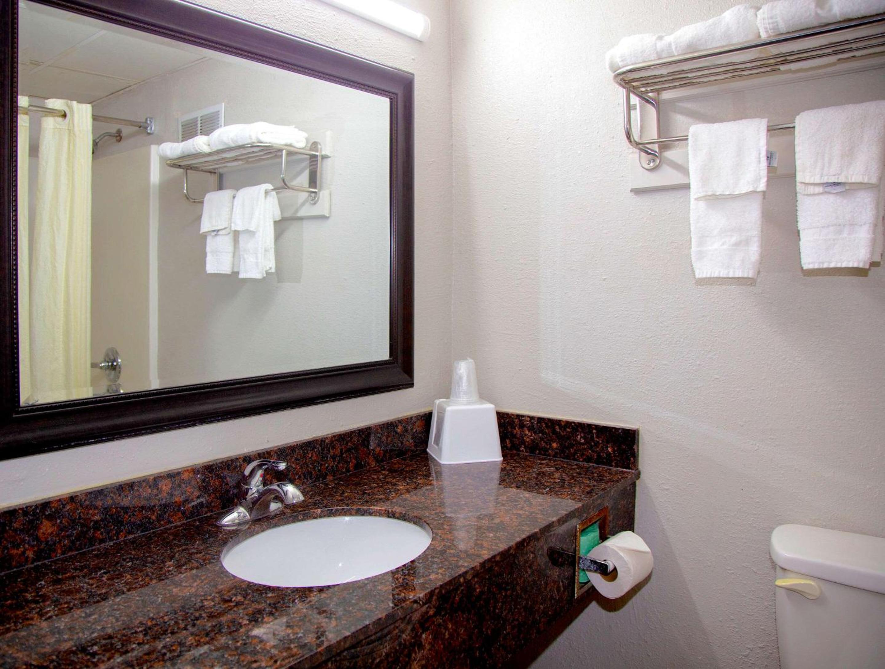 Standard King Room - Non-Smoking  - Photo 9