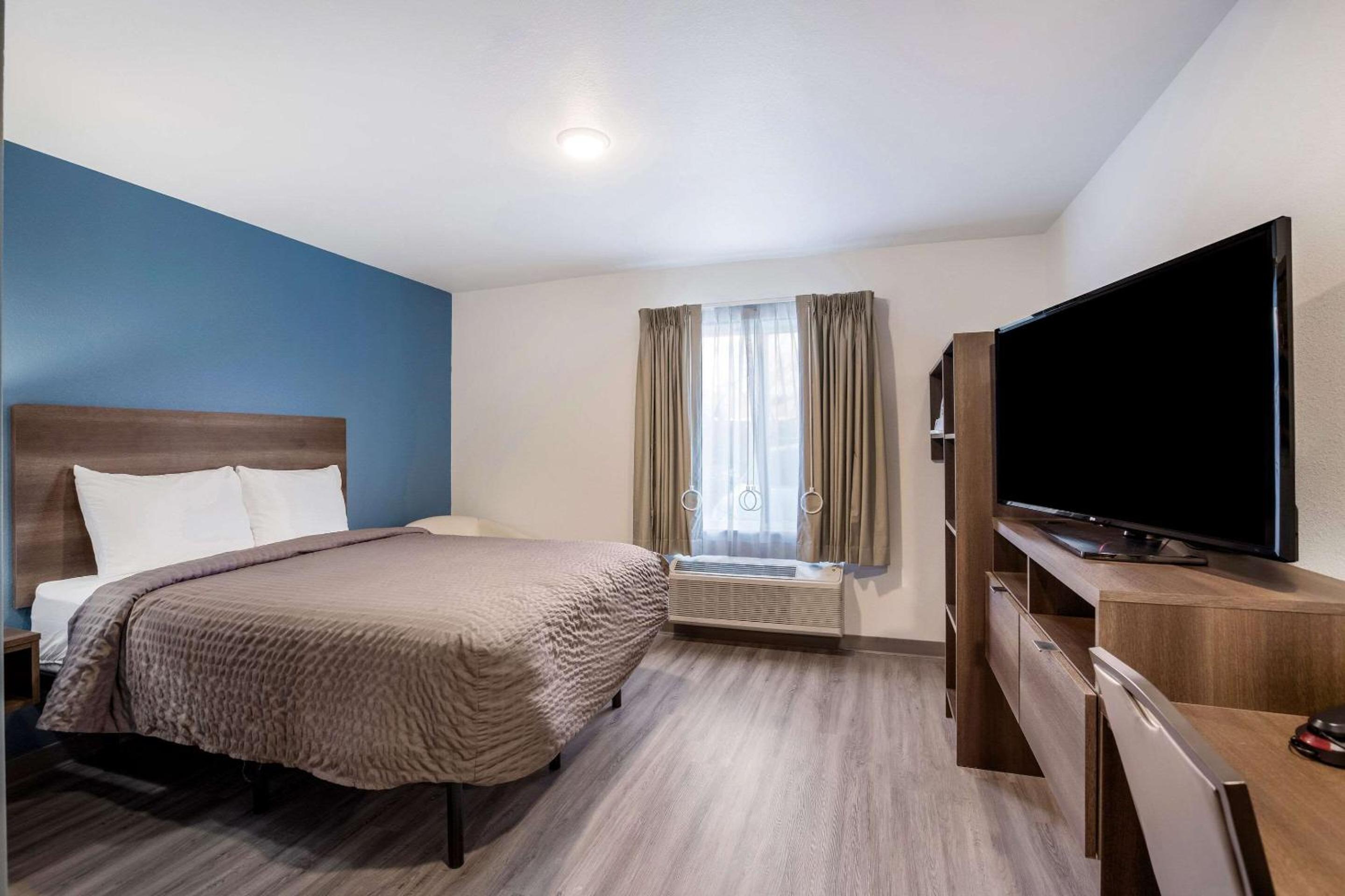 QUEEN SUITE W DISHWASHER (DISHES/COOKWARE INCLUDED) ACCESSIBLE   - Photo 7