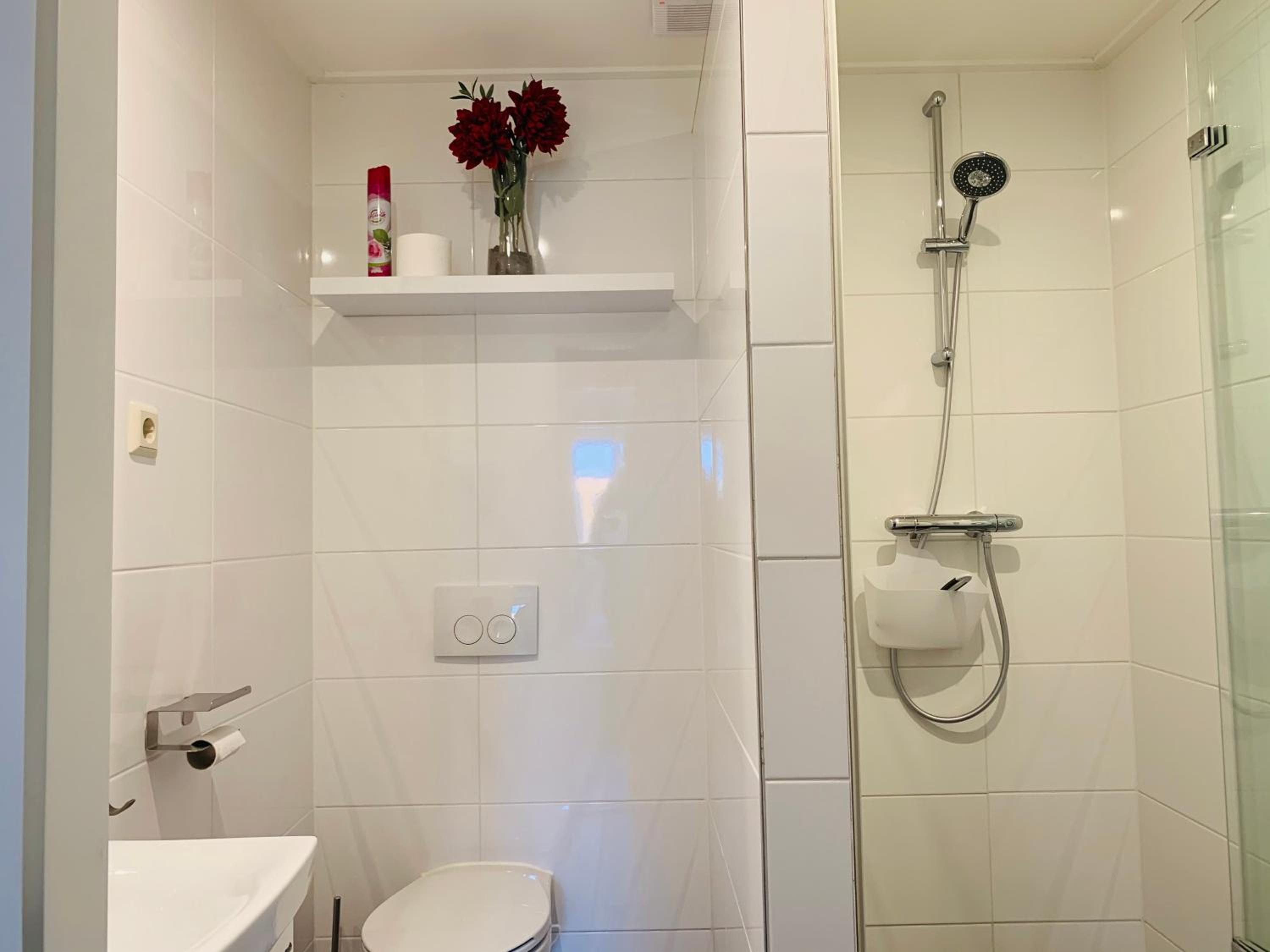 Two-Bedroom House - Photo 8