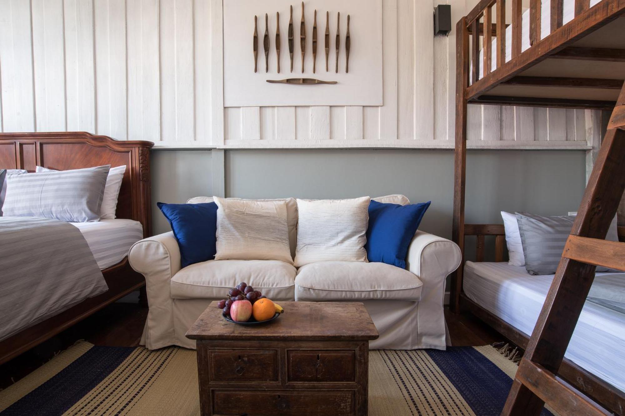 Deluxe Family Room photo 3