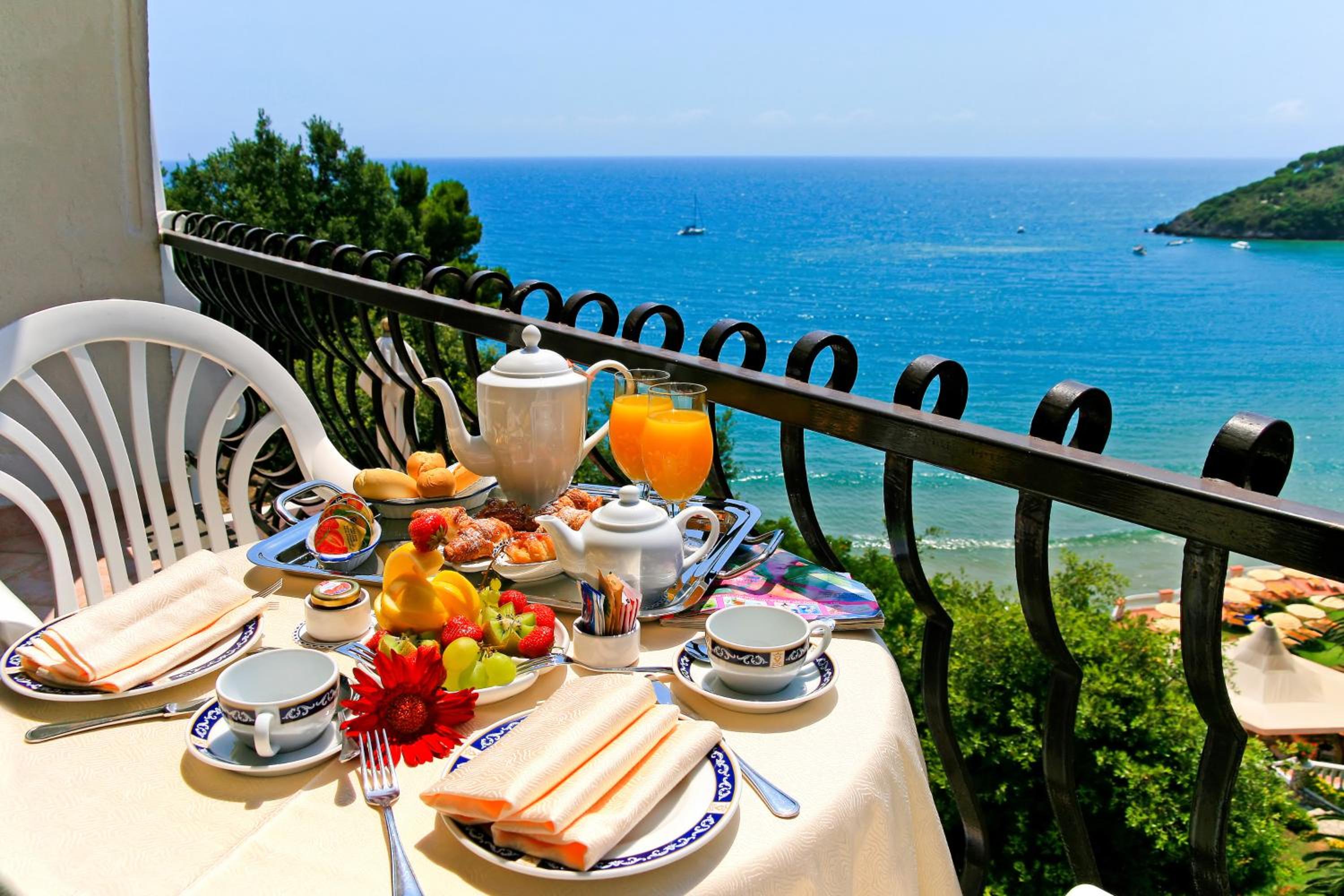 Deluxe Double Room with Sea View - Photo 4