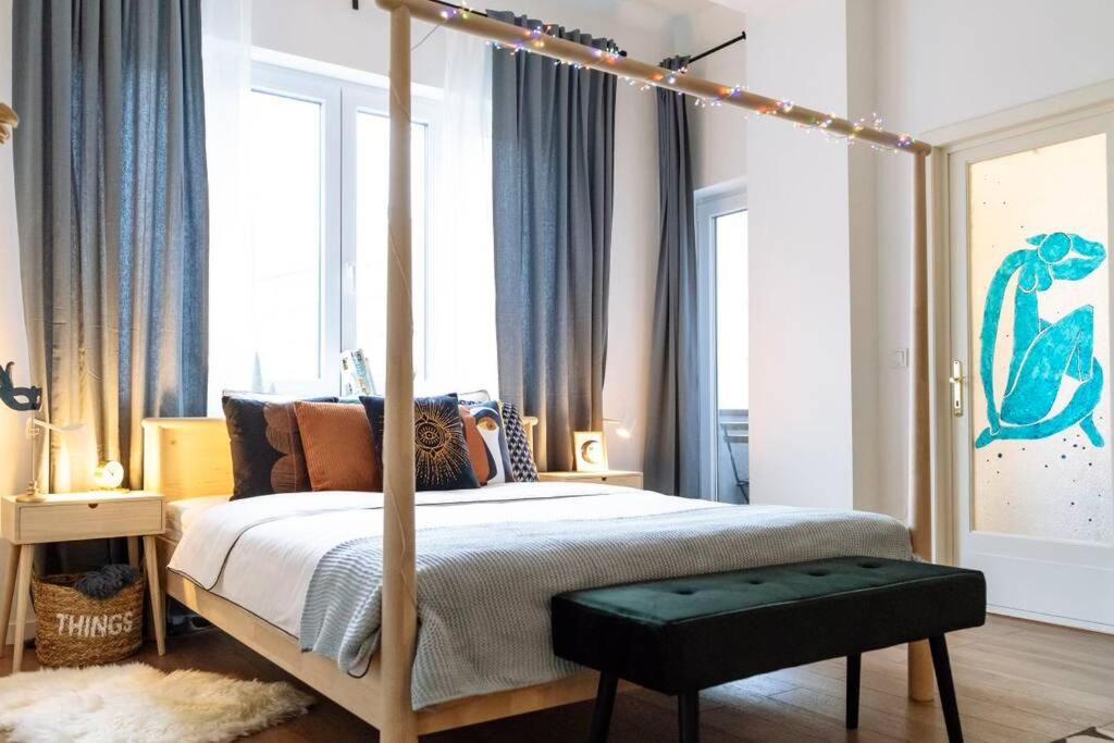 One-Bedroom Apartment - Photo 1