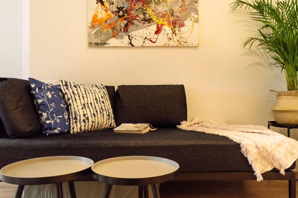 One-Bedroom Apartment - Photo 2