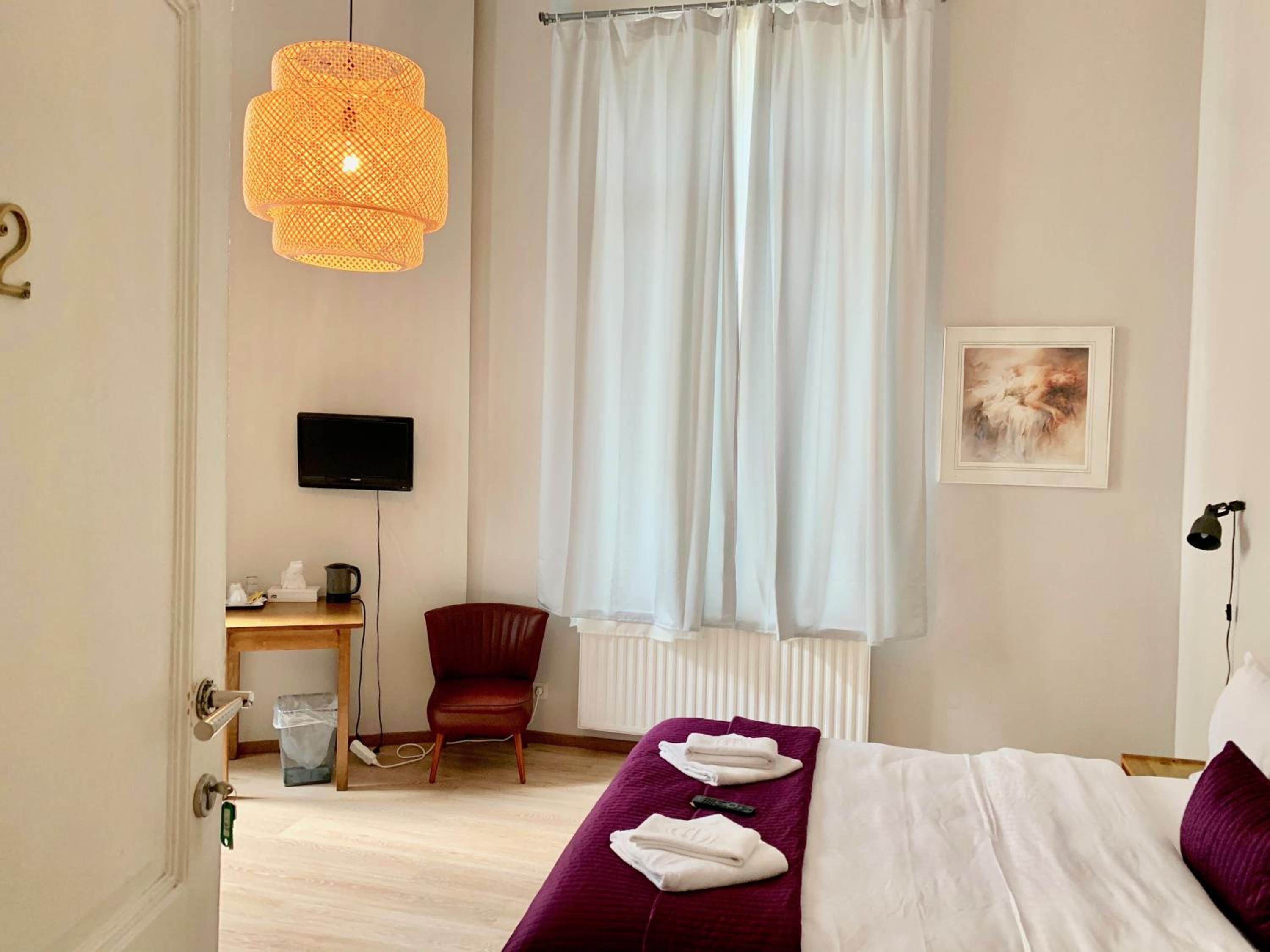 Double Room - Photo 9