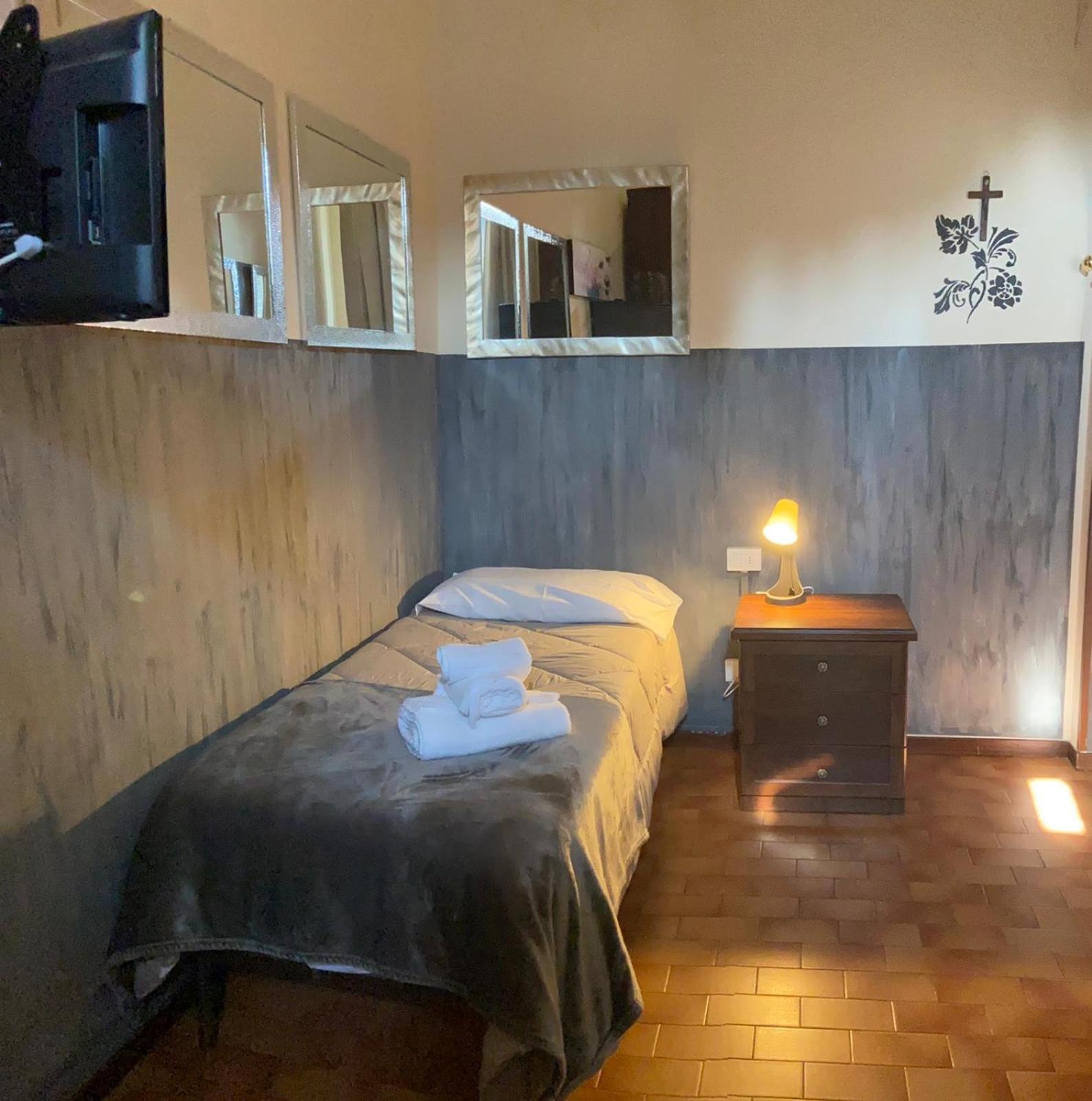 Single Room photo 1