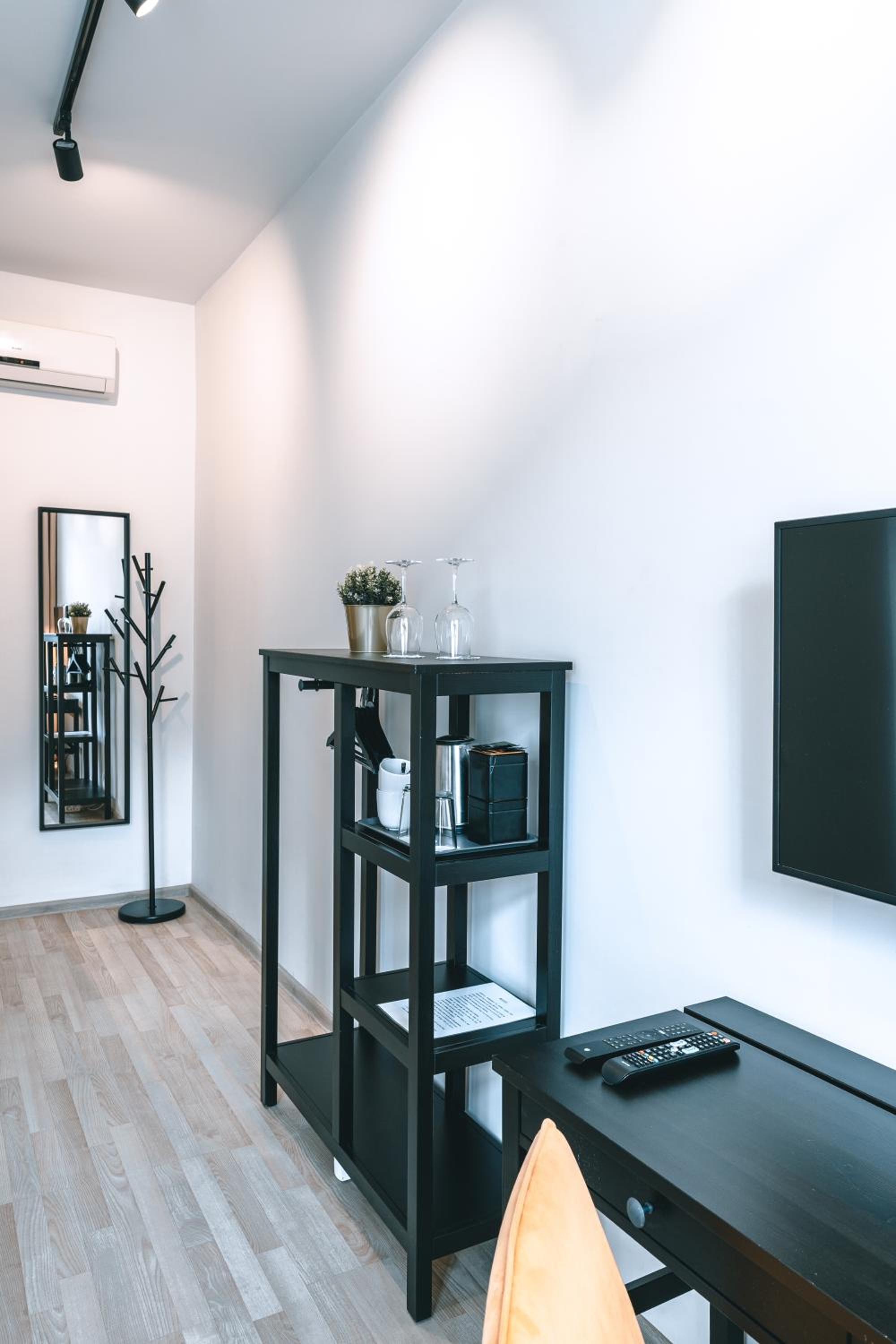 Standard Double Room - Photo 12