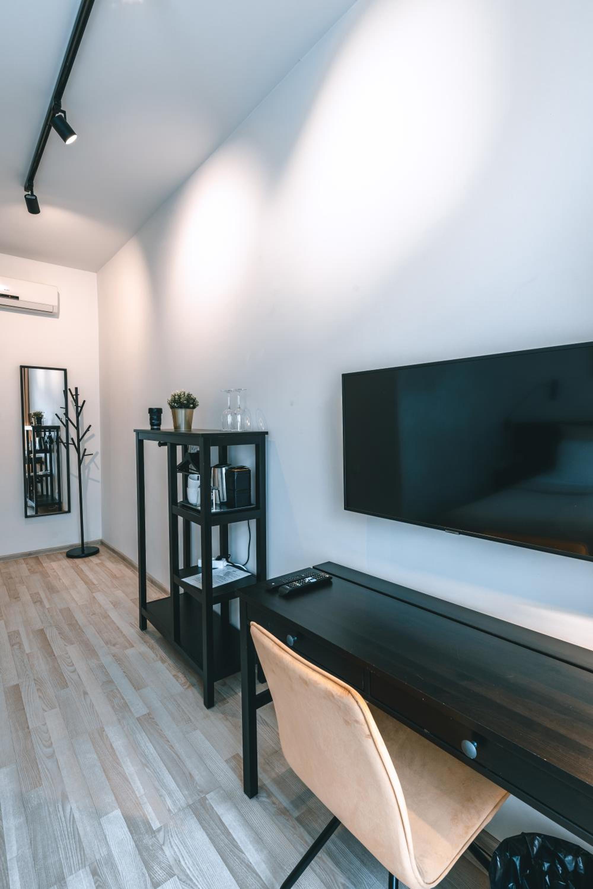 Standard Double Room - Photo 6