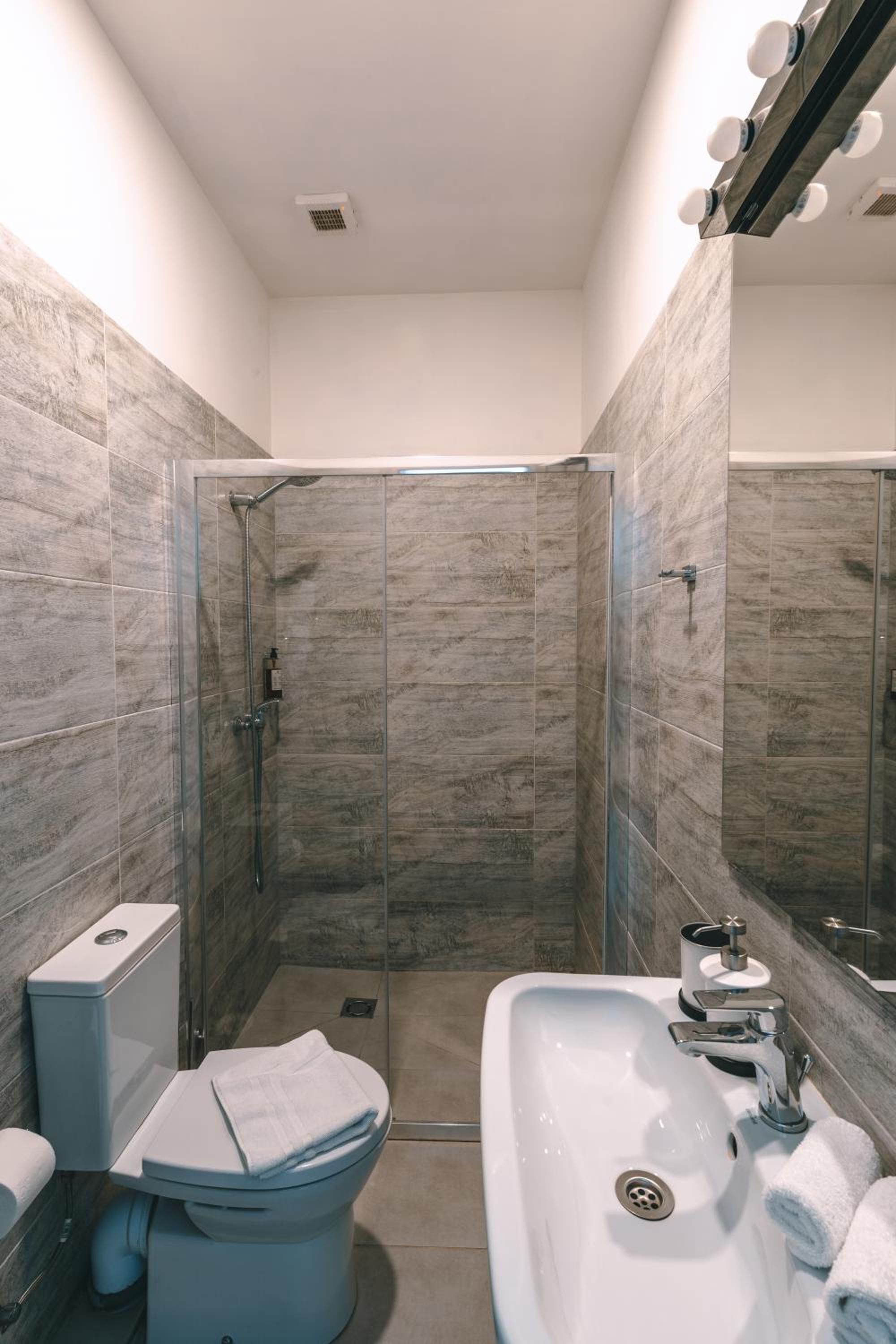 Standard Double Room - Photo 14