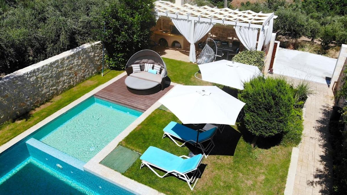 Villa photo 2
