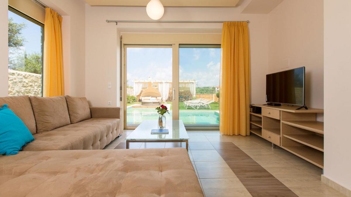 Villa photo 1