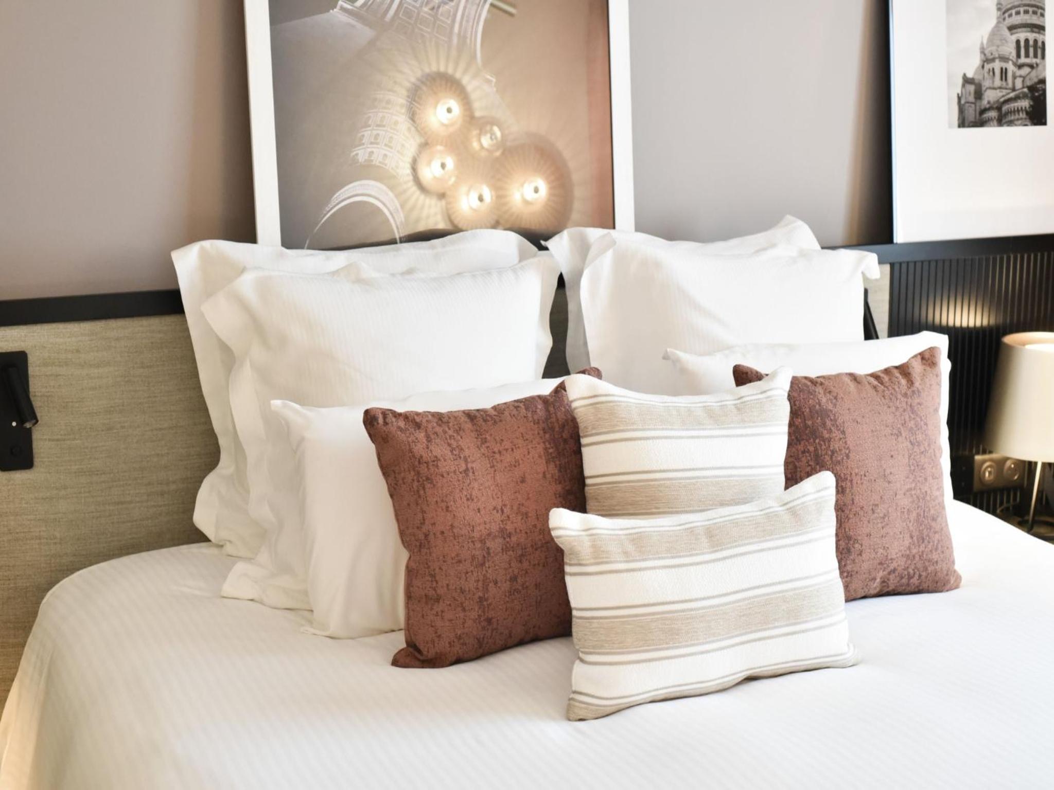 Deluxe Double Room - Photo 13