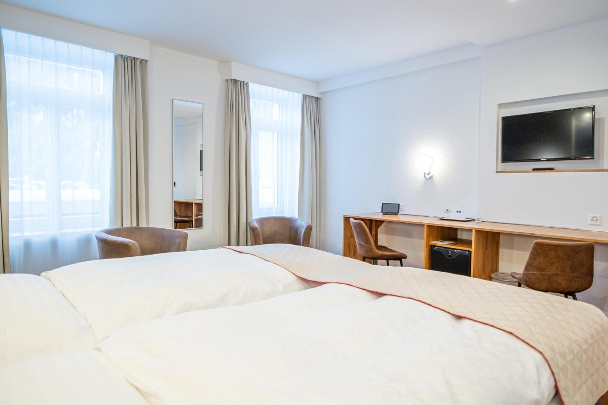Standard Double or Twin Room - Photo 8