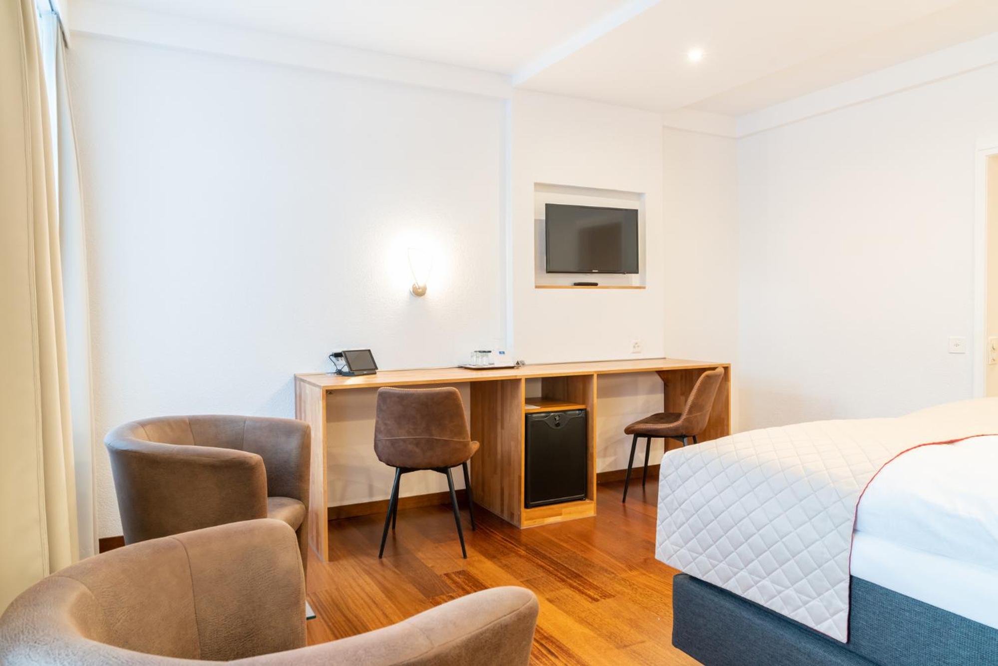 Standard Double or Twin Room - Photo 9