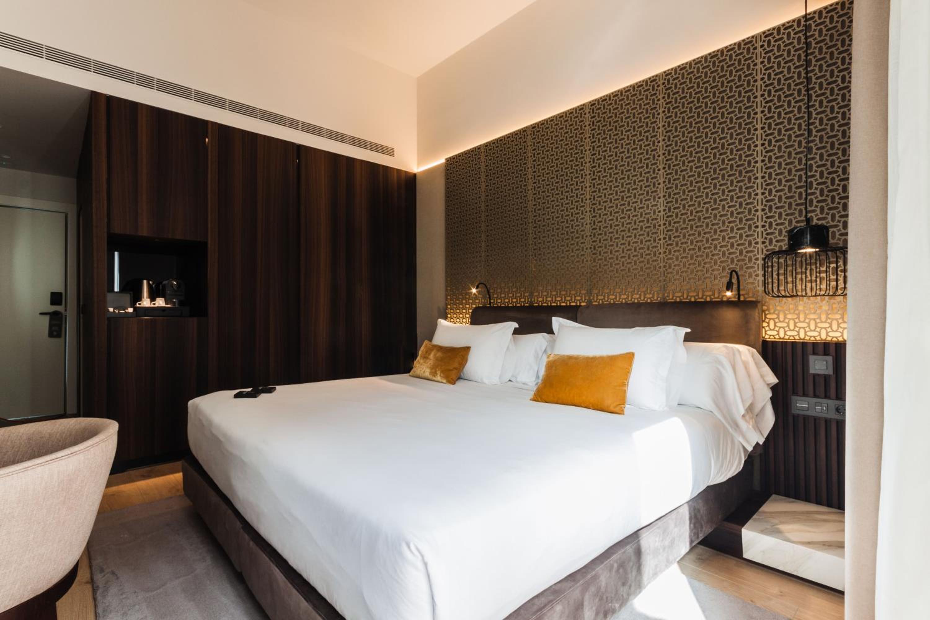 Superior Double or Twin Room - Photo 13