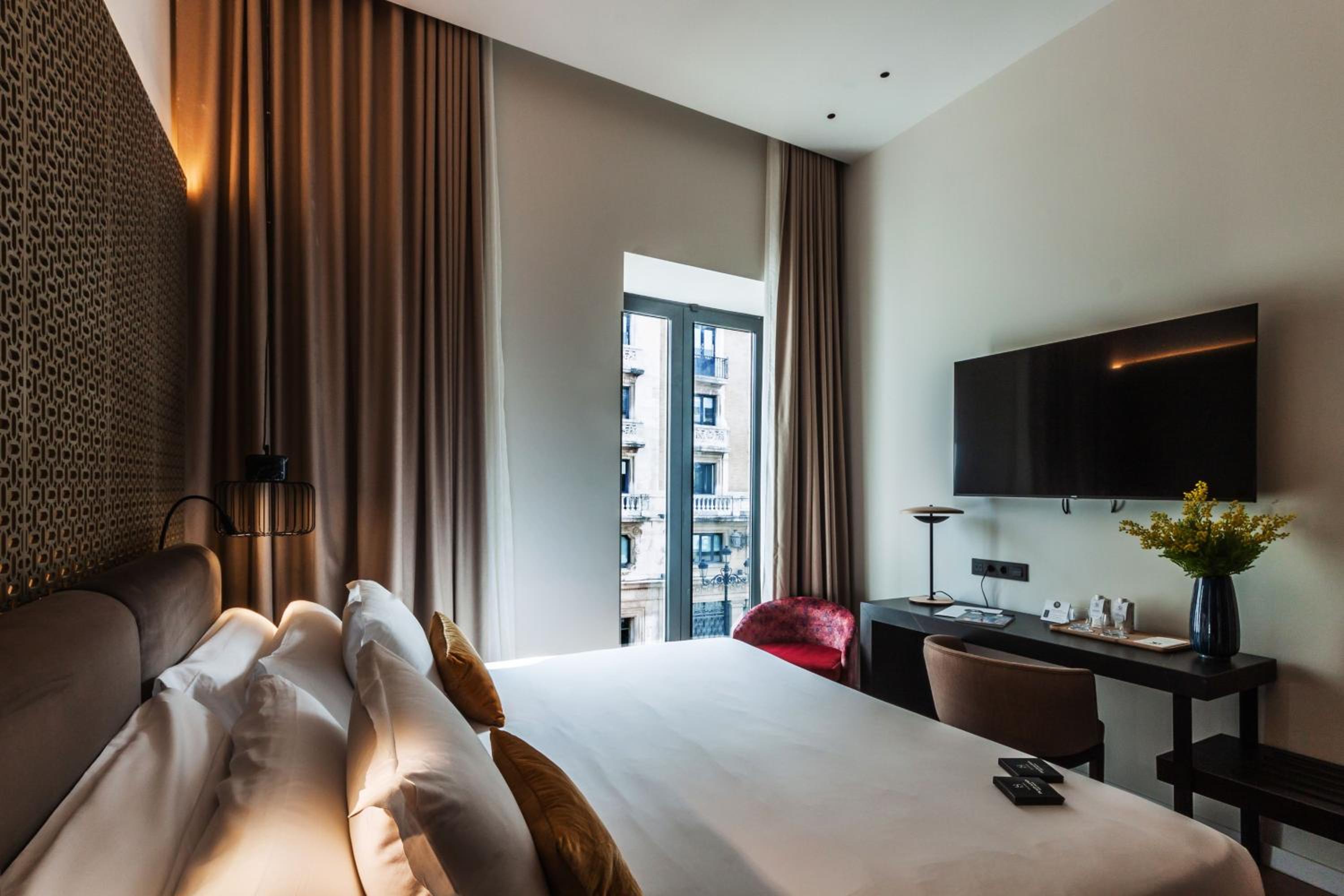 Superior Double or Twin Room thumbnail 6