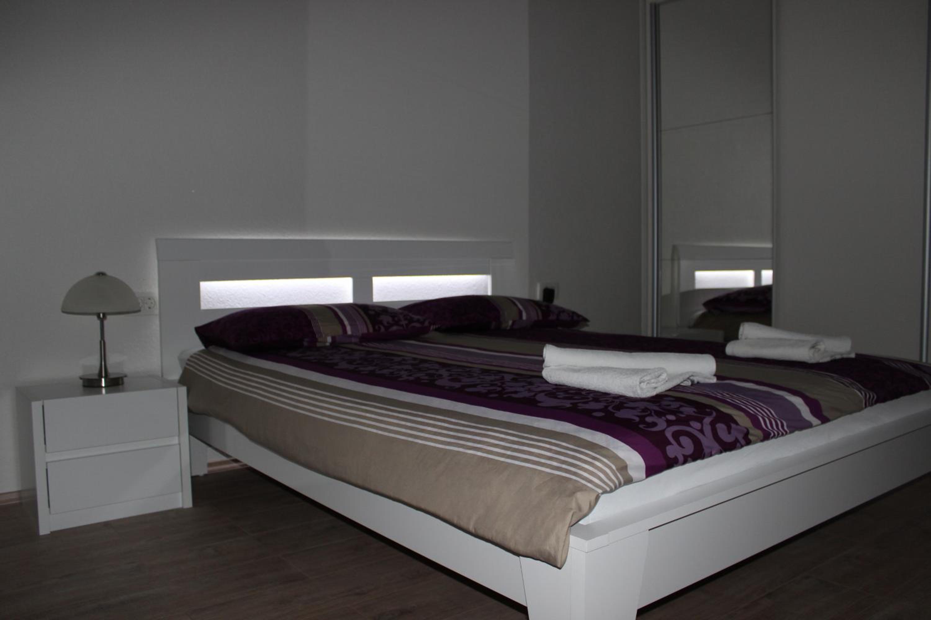 One-Bedroom Apartment with Balcony and Sea View photo 2