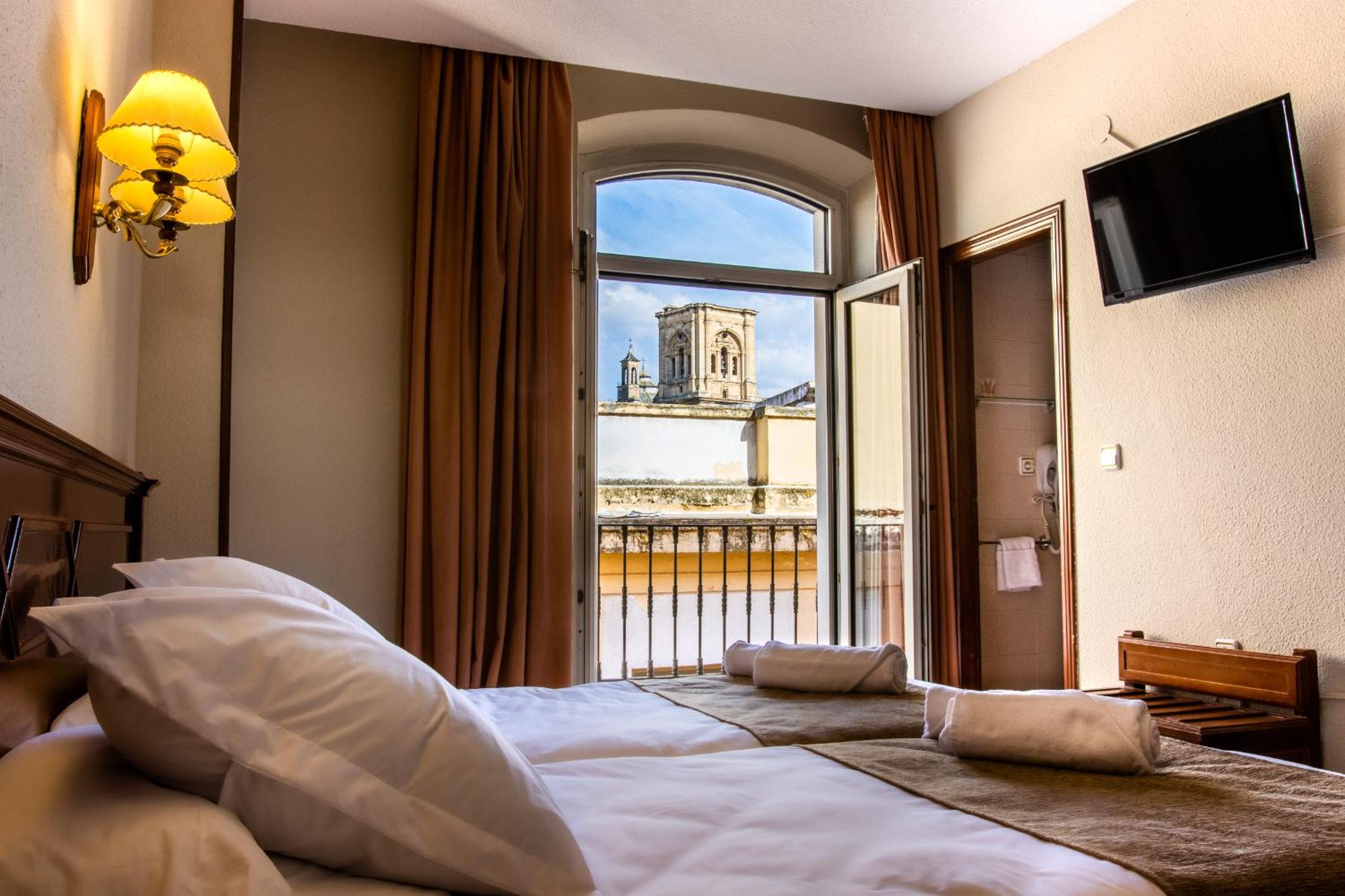 Double or Twin Room - Photo 4