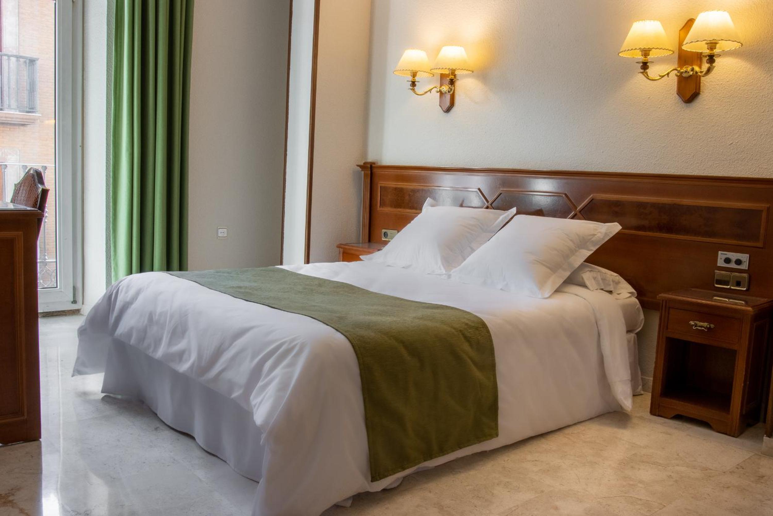 Double or Twin Room - Photo 5