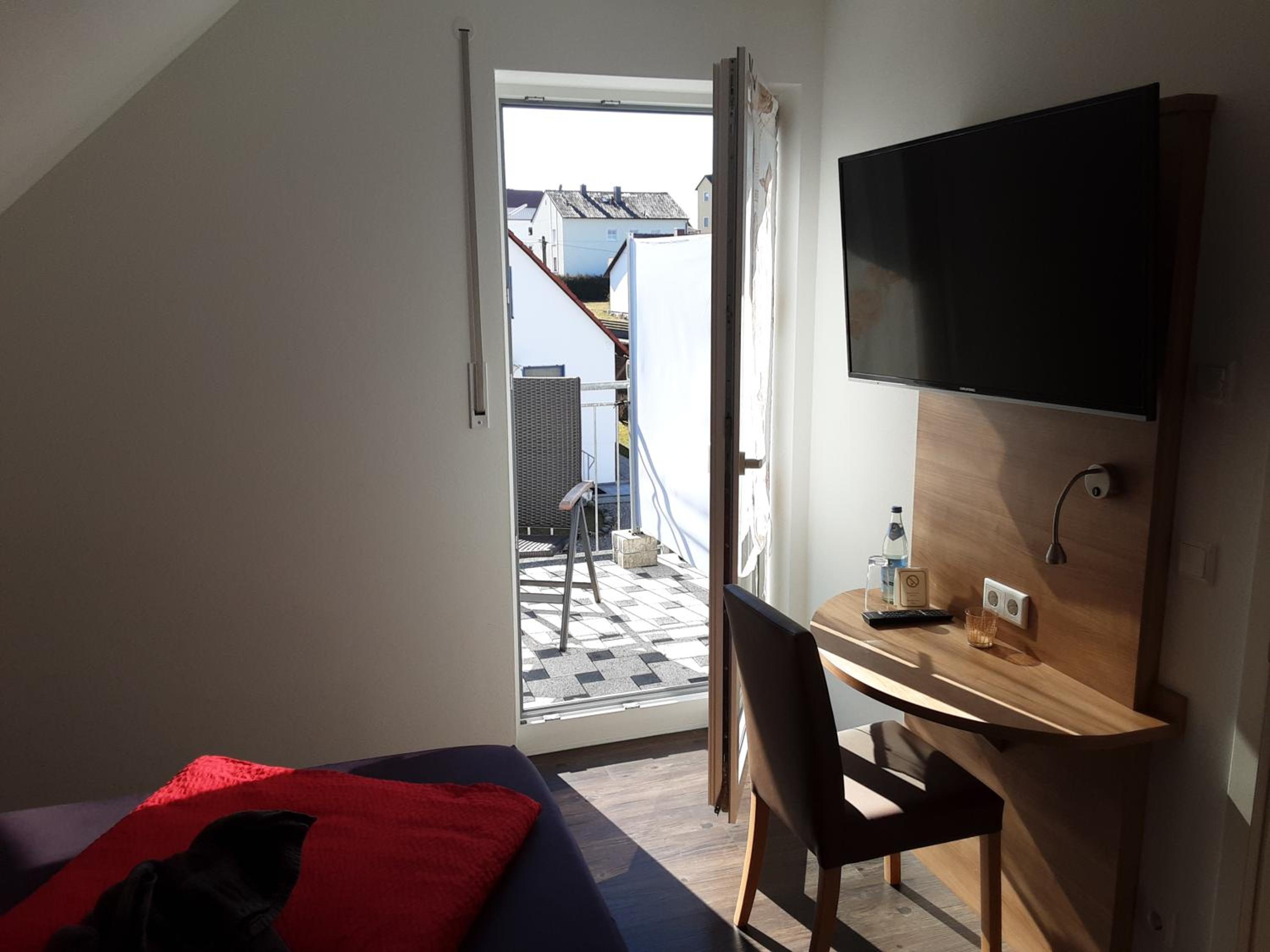Double Room with Balcony - Photo 1