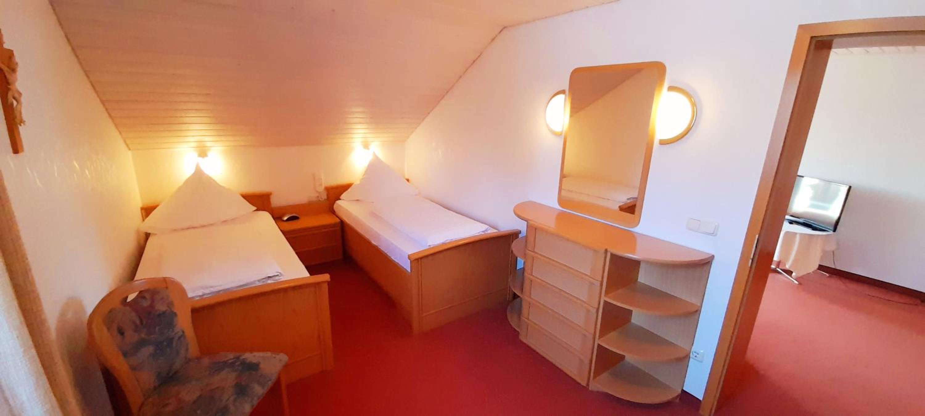 Large Twin Room photo 1