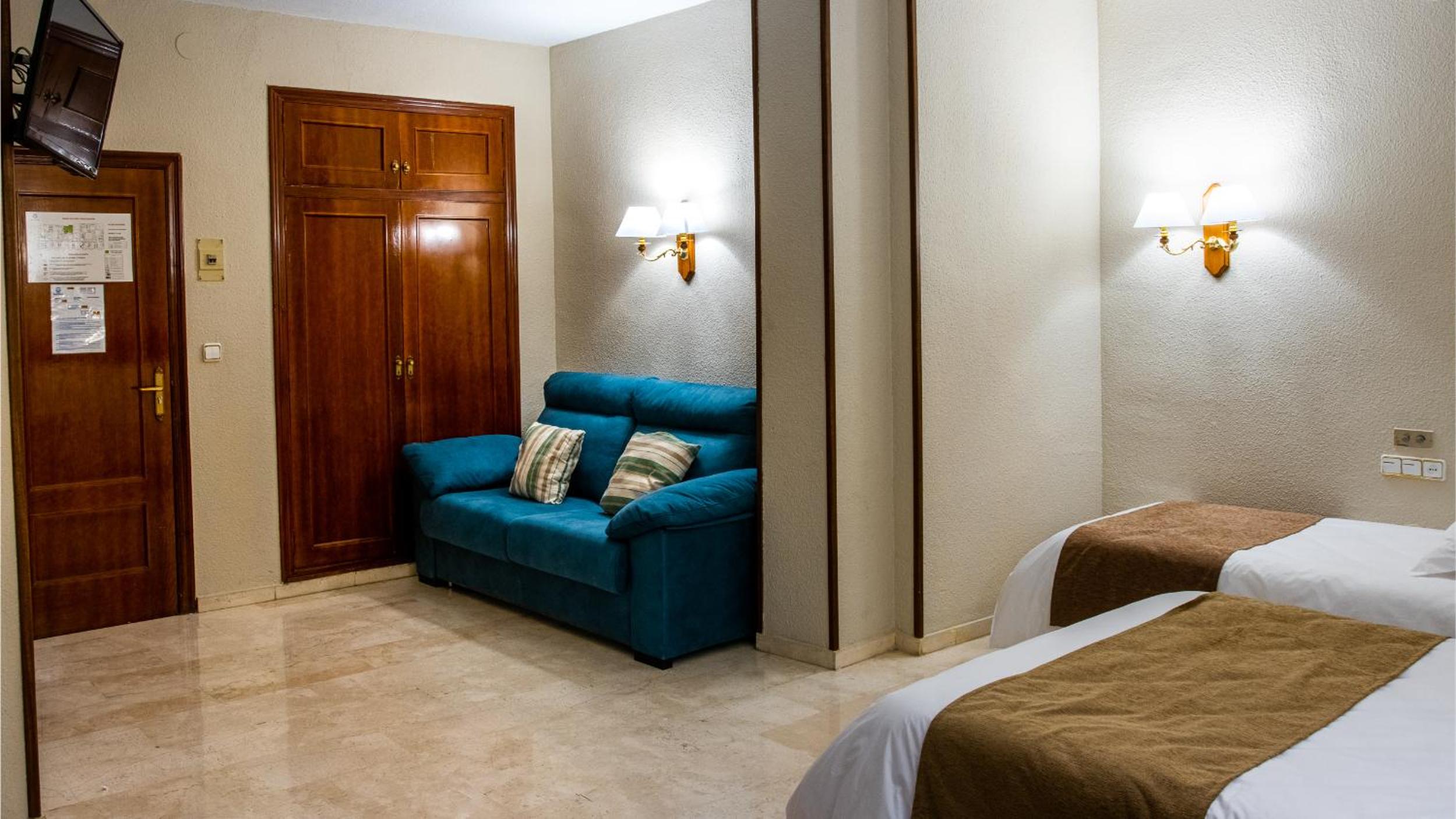 Triple Room - Photo 2