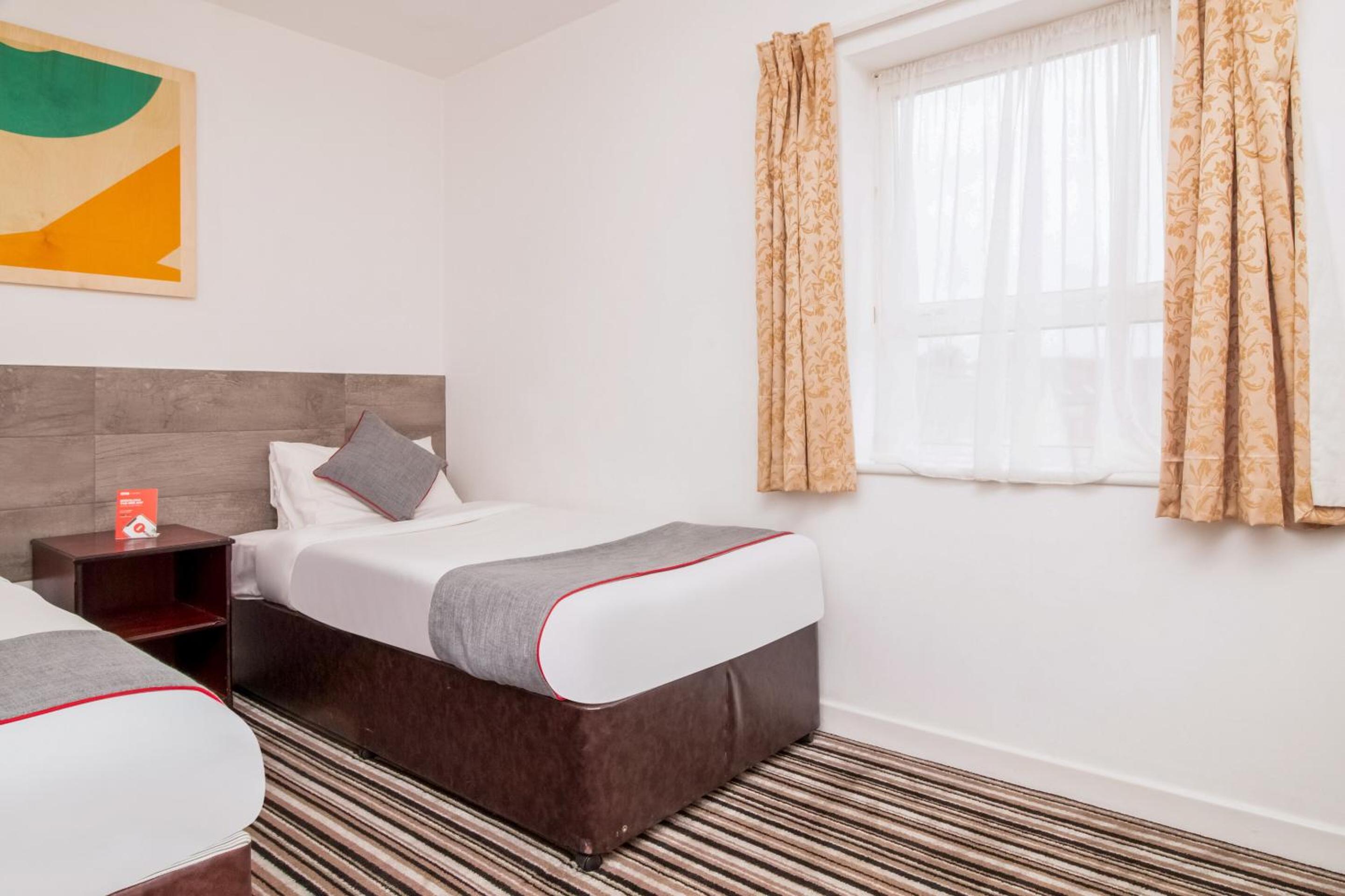 Standard Twin Room - Photo 2