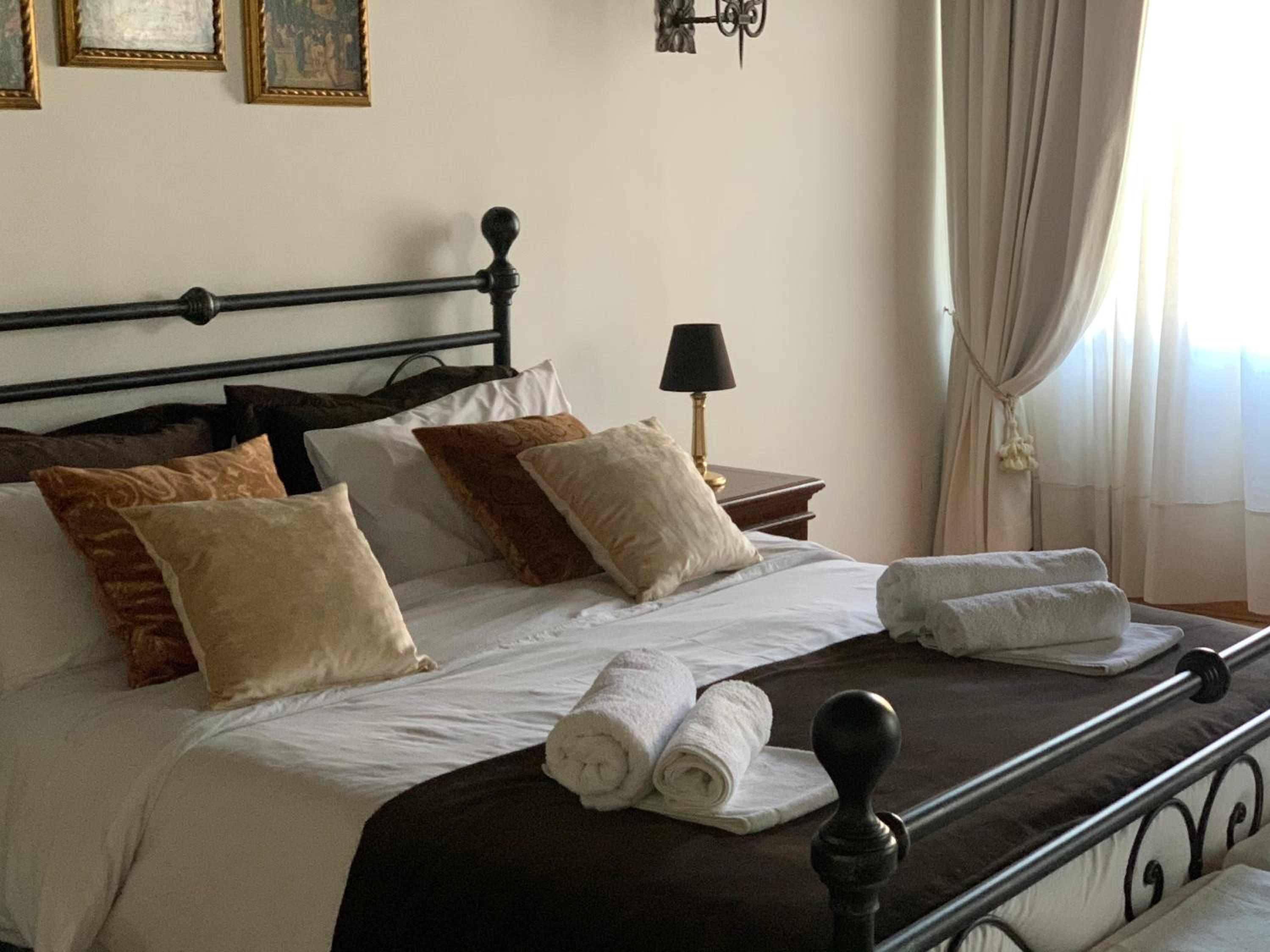Double Room with Canal View and Shared Bathroom photo 1
