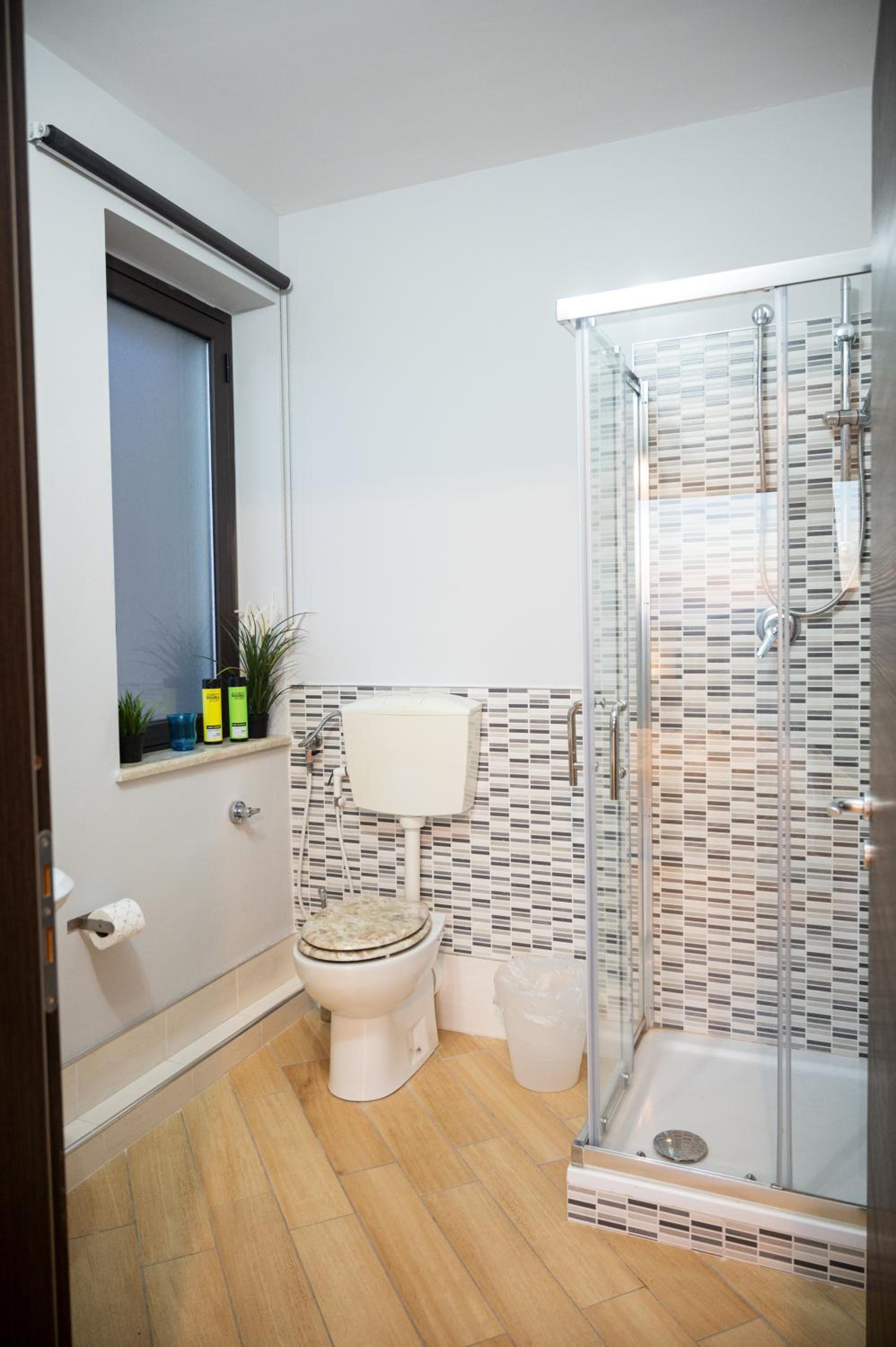 Deluxe Double Room with Balcony - Photo 17