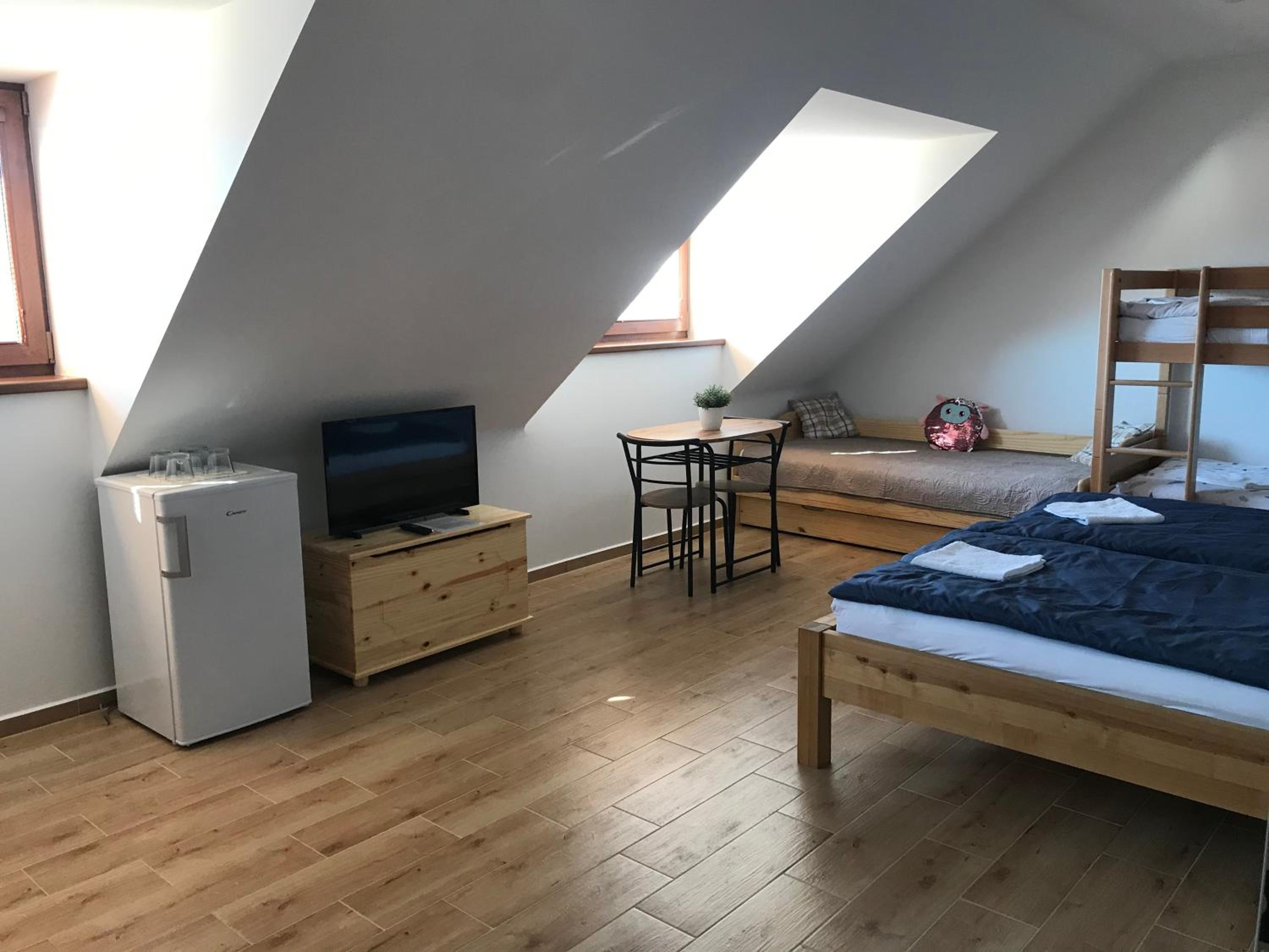 Quadruple Room with Private Bathroom photo 1