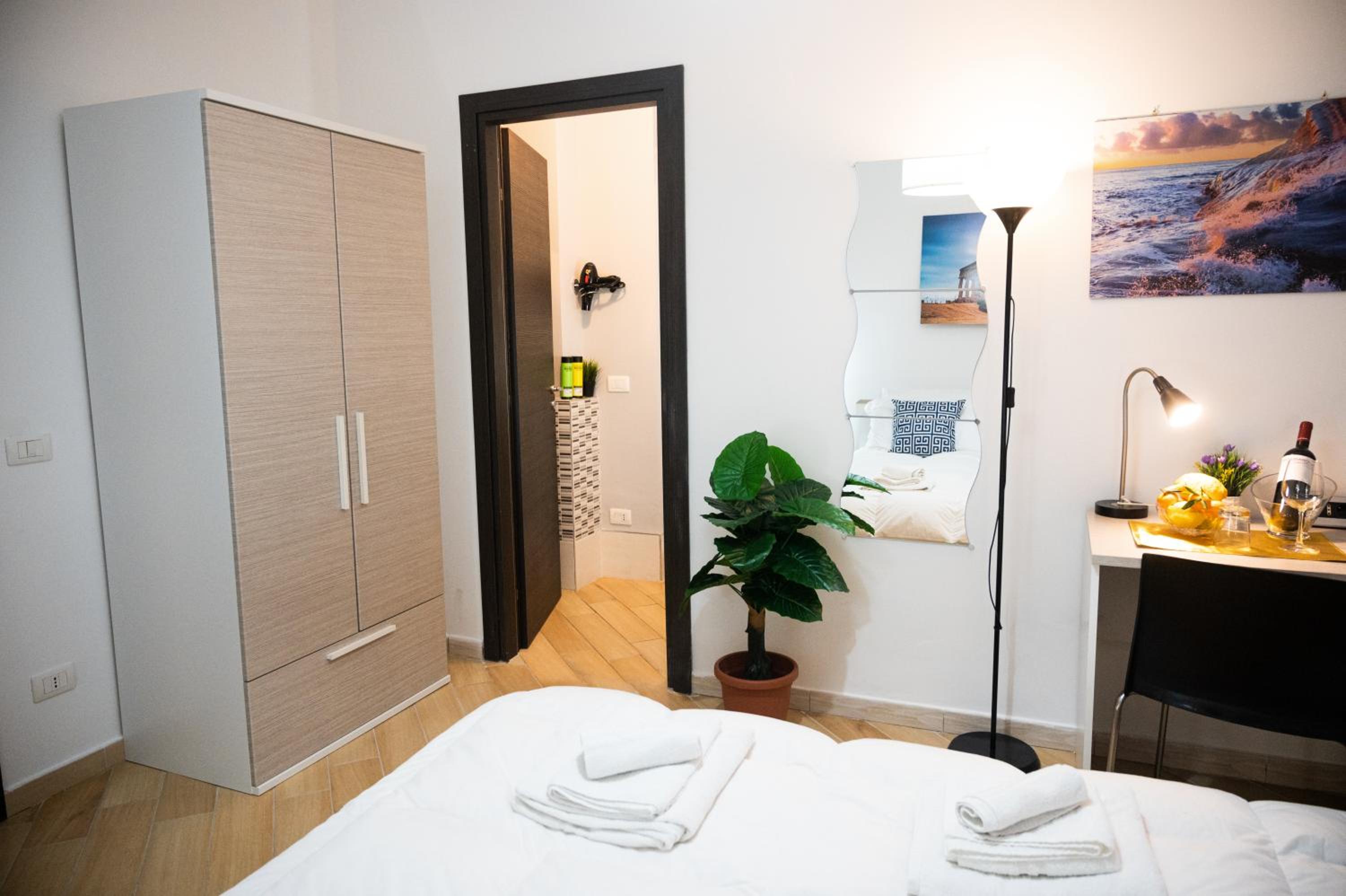 Double Room - Photo 3