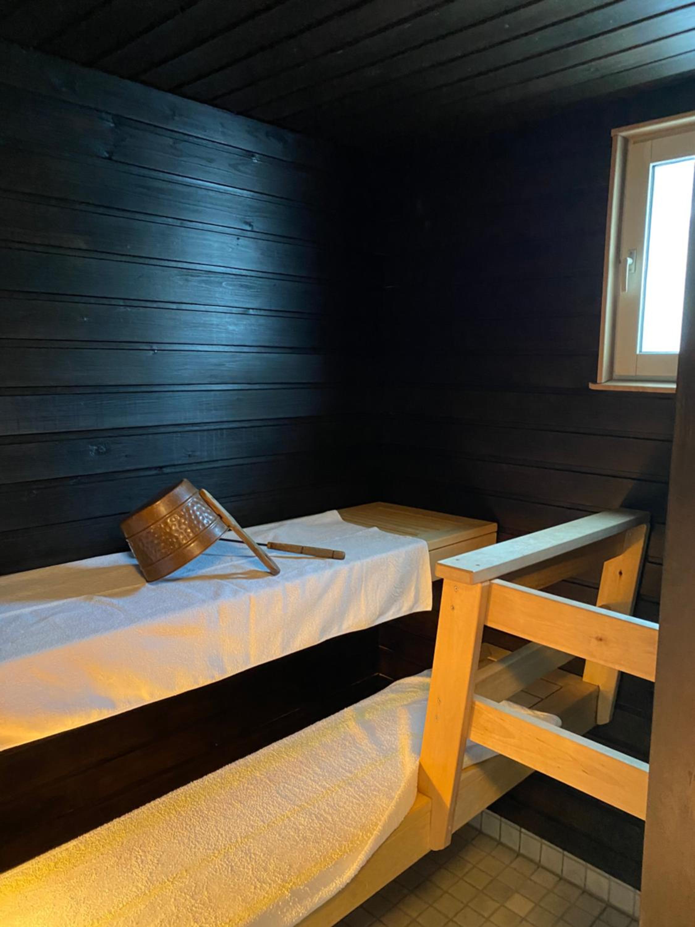 Family Room with Sauna - Photo 5