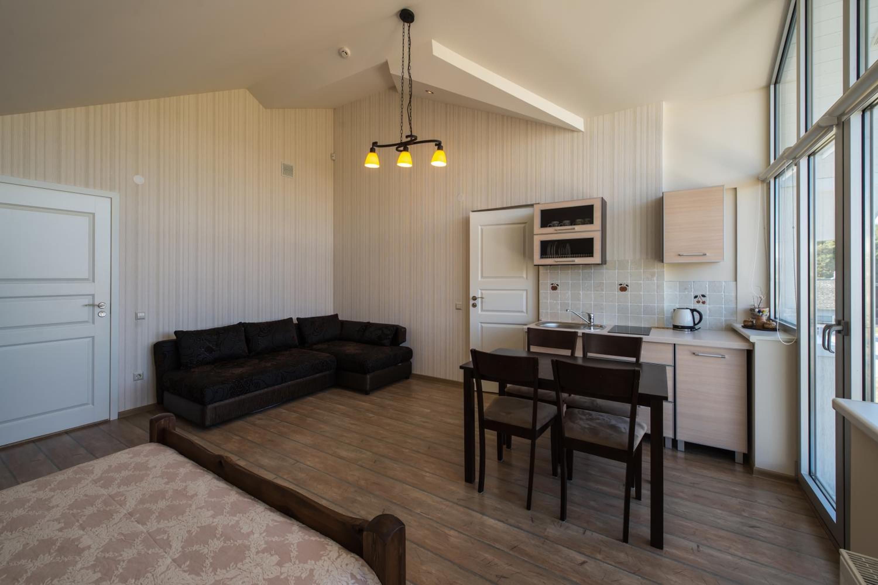 Family Room photo 3
