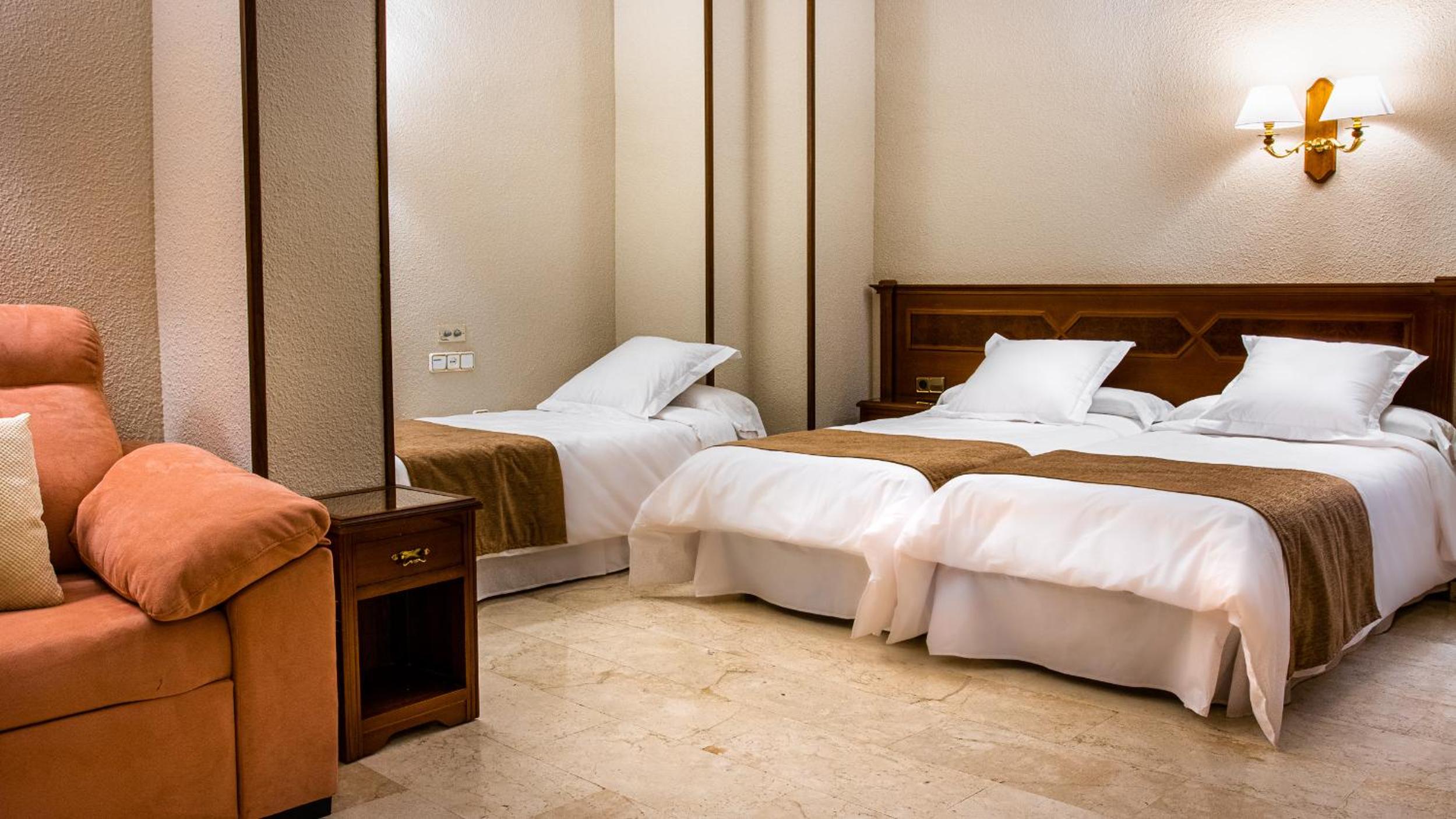 Premium Quadruple Room - Photo 1