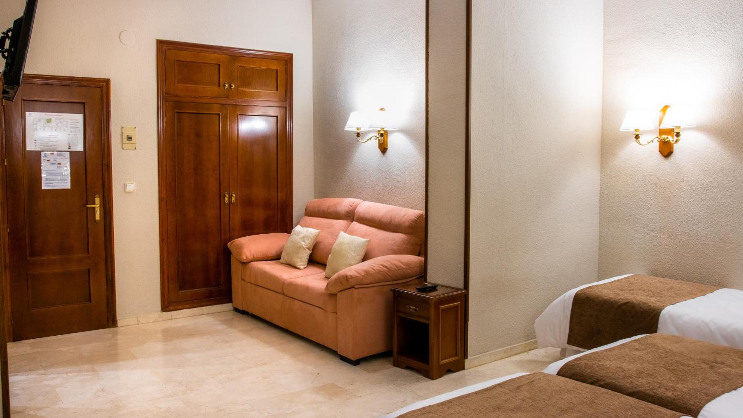 Premium Quadruple Room - Photo 3