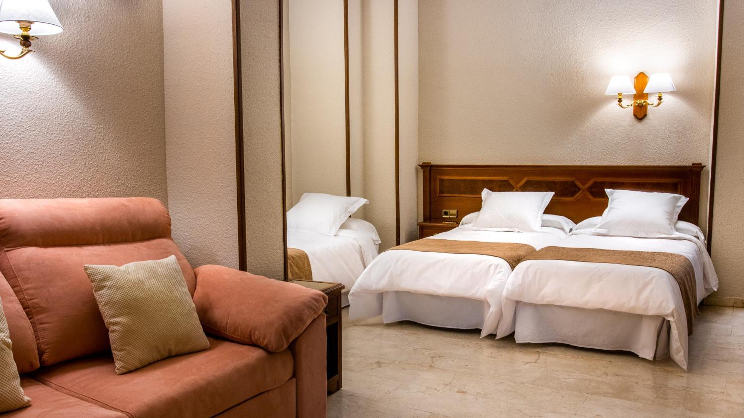 Premium Quadruple Room - Photo 2