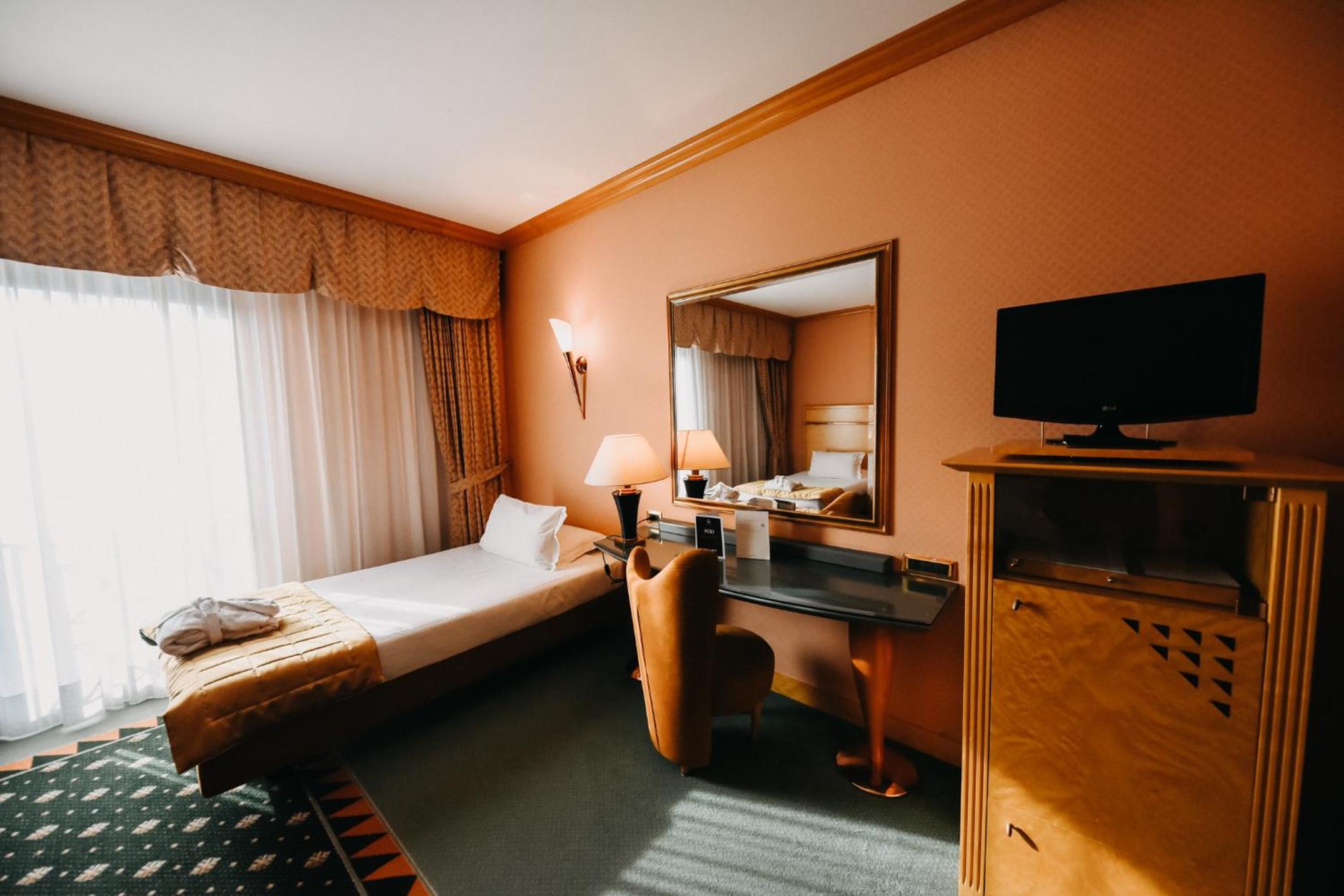 Twin Room - Photo 17