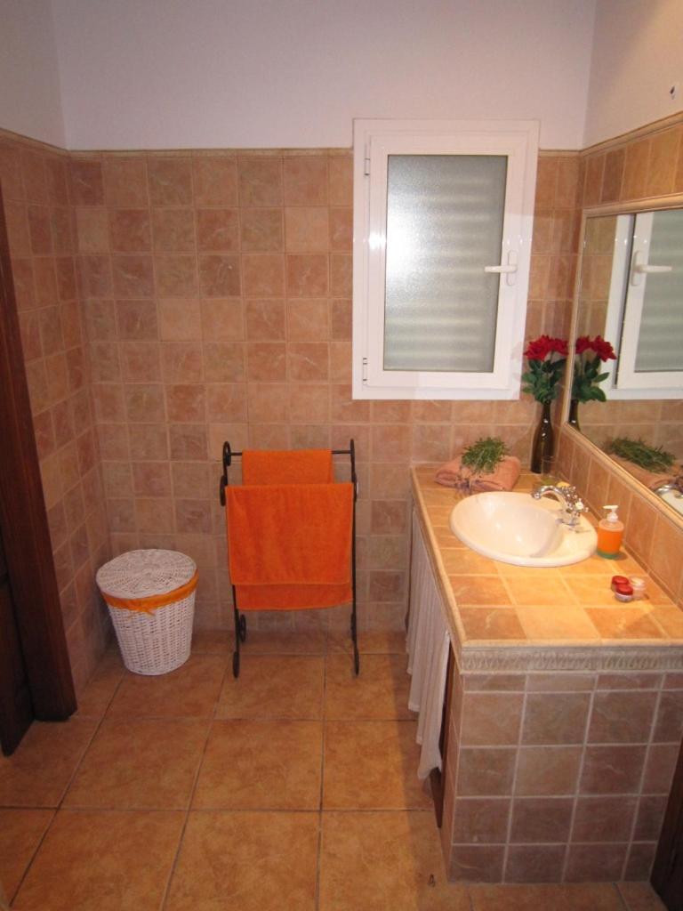 Three-Bedroom House photo 3