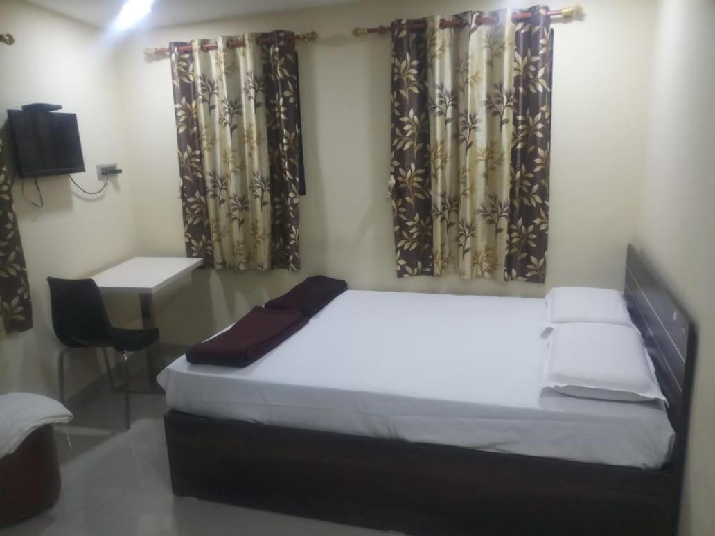 Budget Double Room photo 3