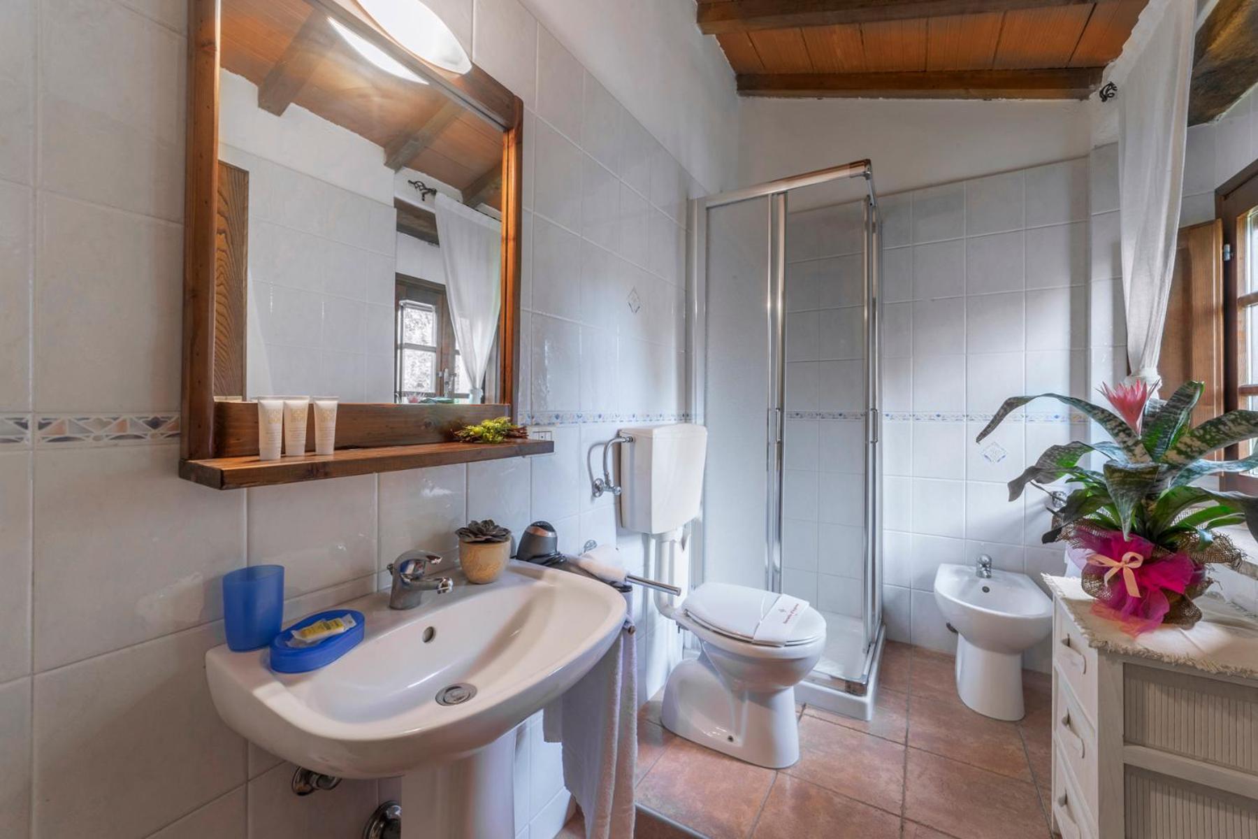 Quadruple Room with Private Bathroom photo 2