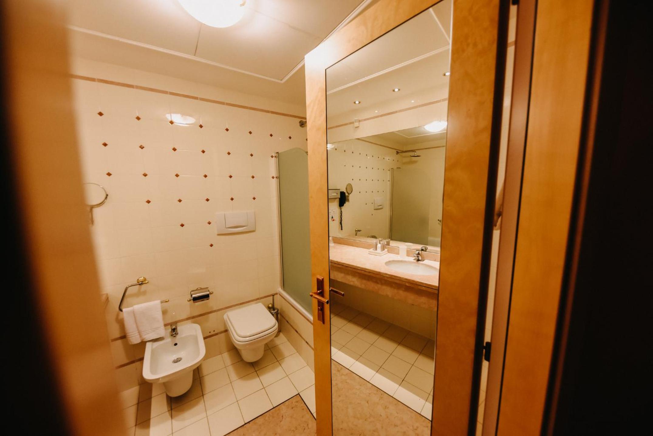 Twin Room - Photo 14