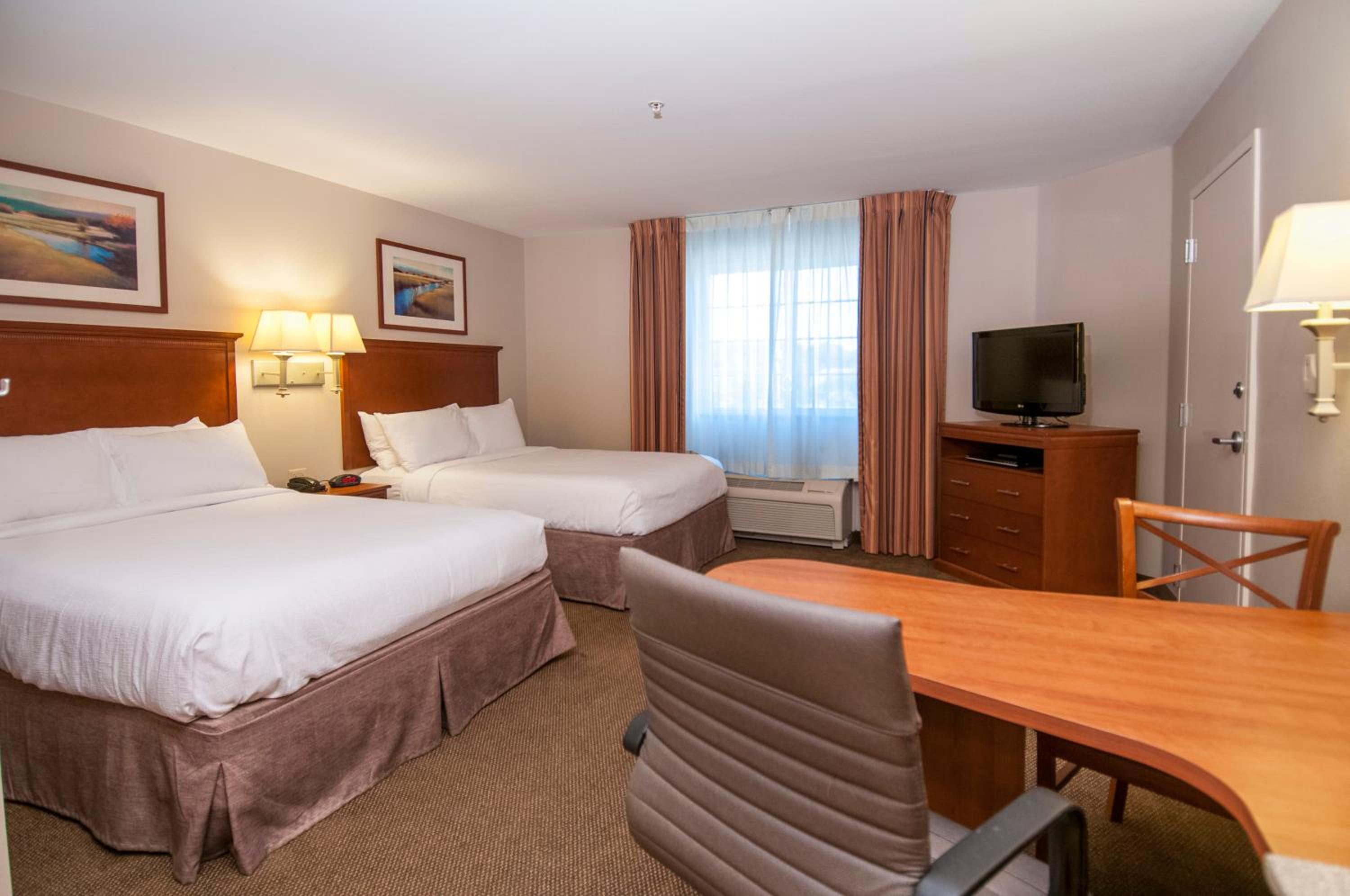 Queen Suite with Two Queen Beds - Photo 5