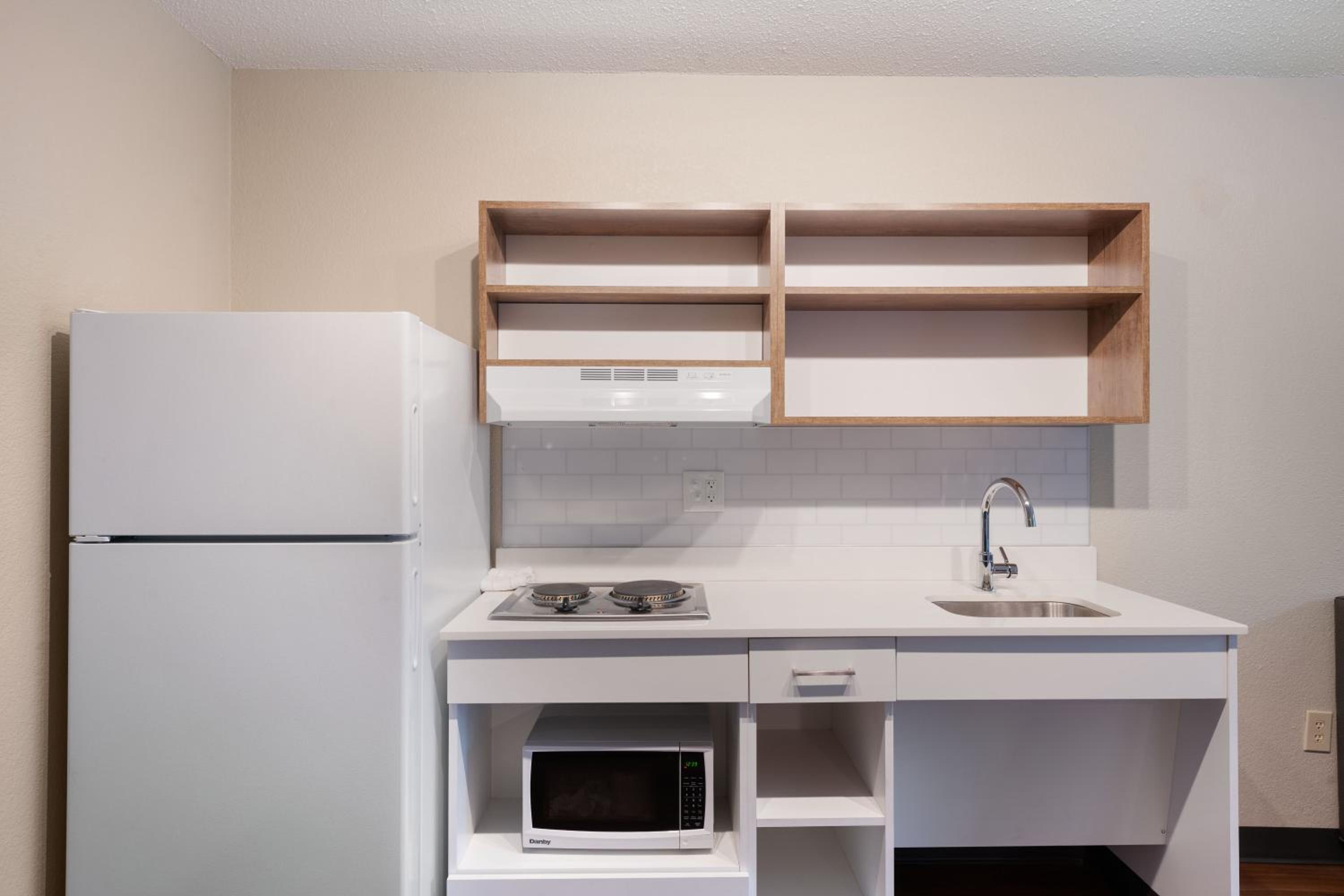Studio with 1 Queen Bed - Hearing Accessible - Non-Smoking - Photo 4