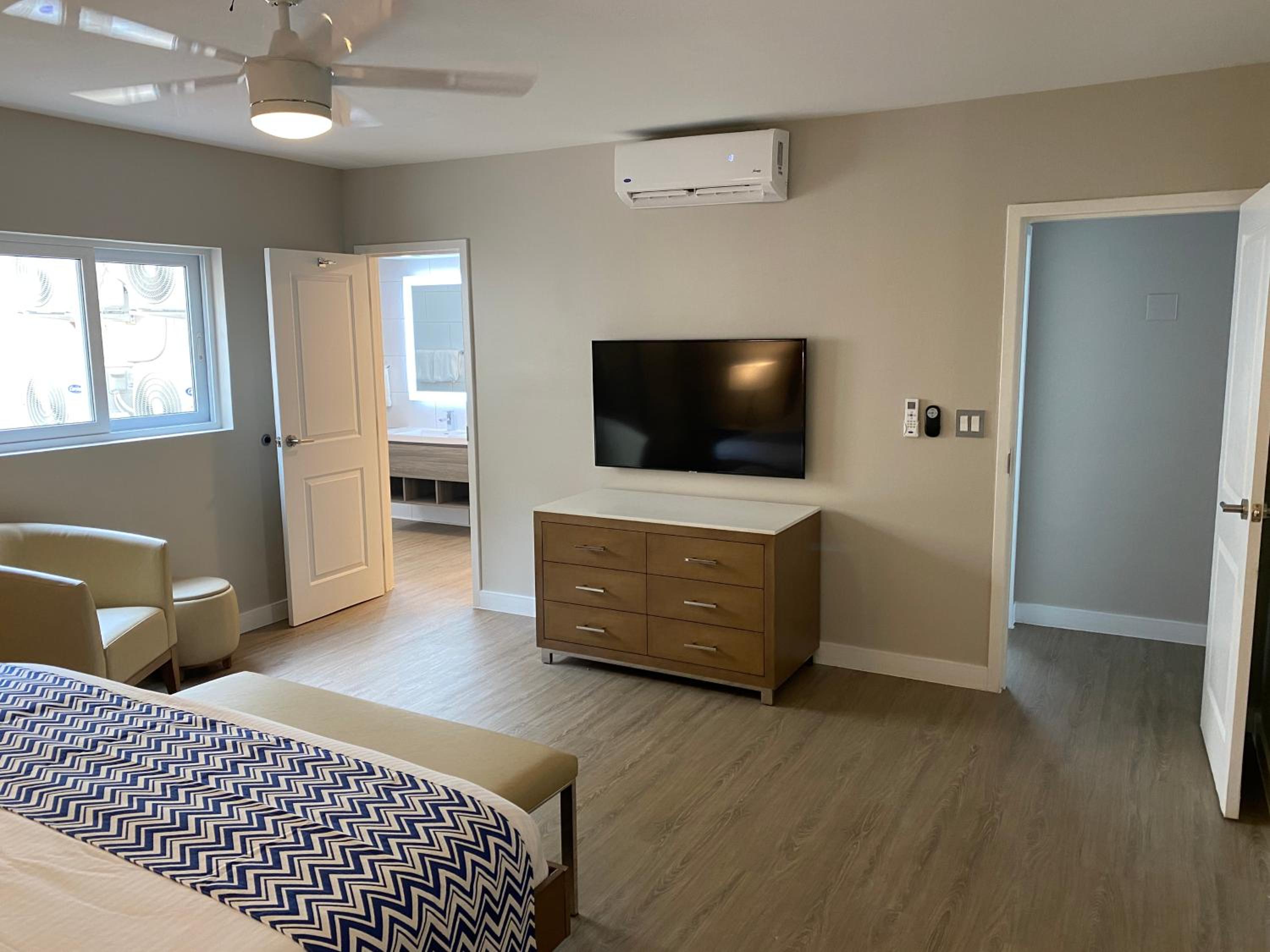 One Bedroom Hillside Suite