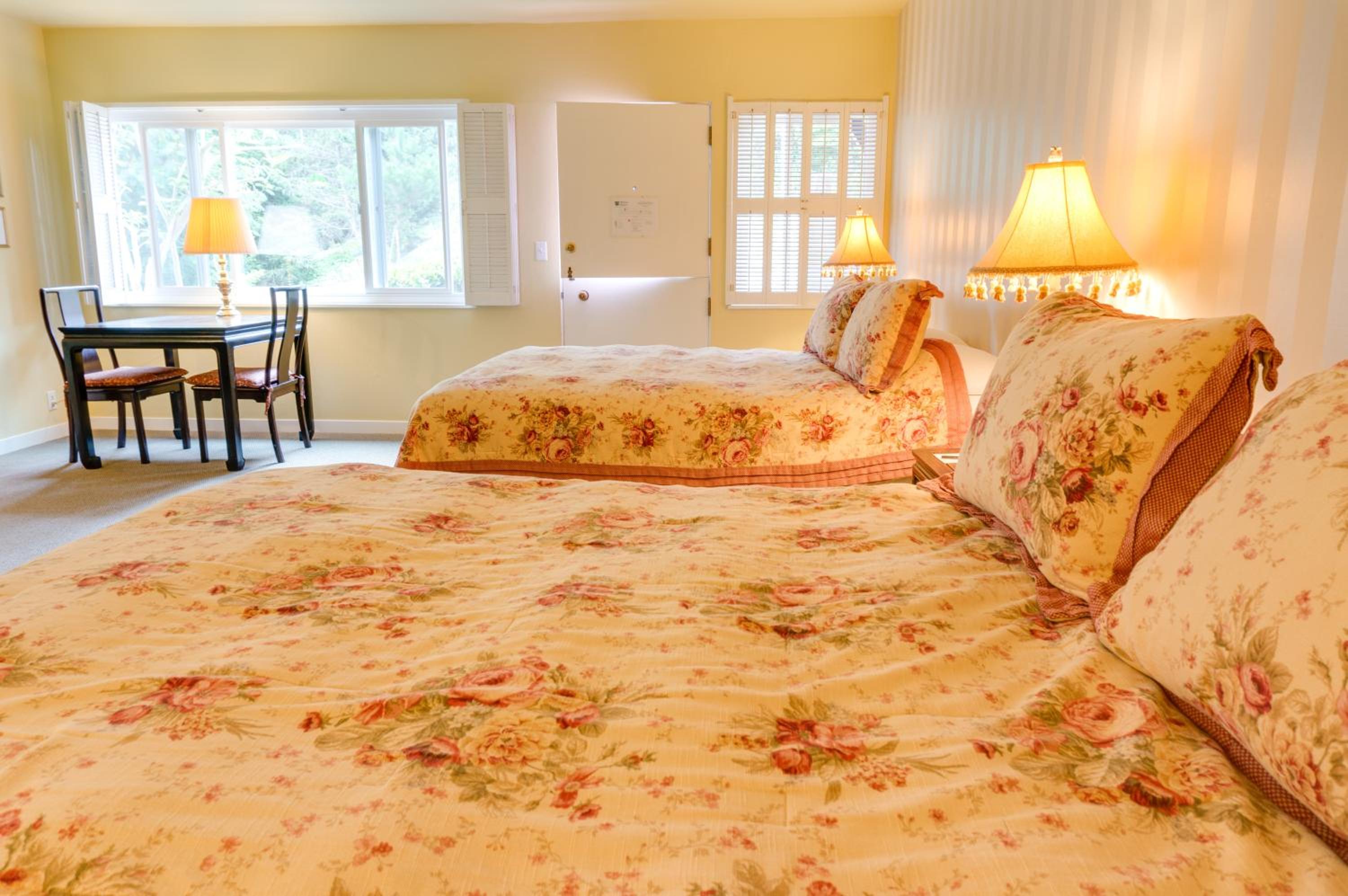 Deluxe Queen Room with Two Queen Beds photo 2