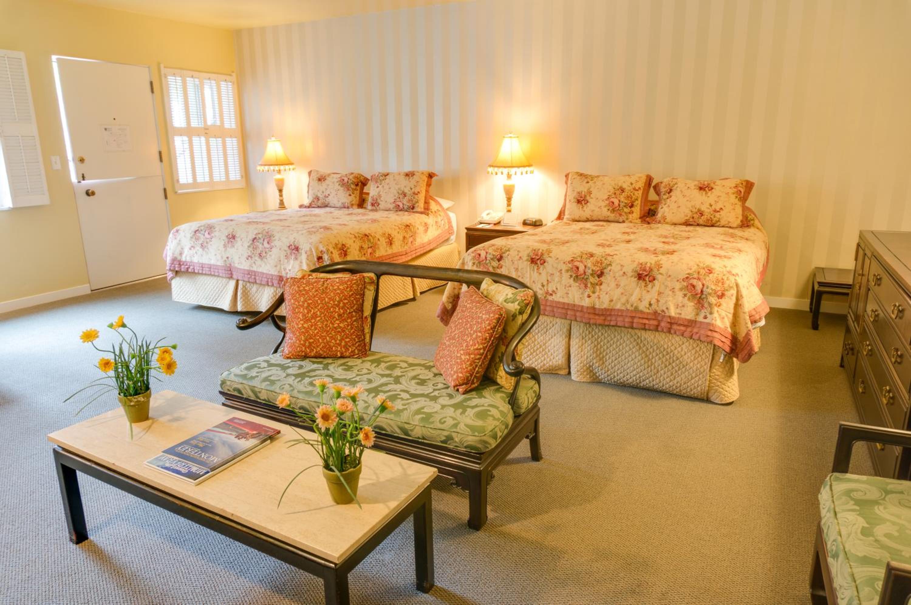 Deluxe Queen Room with Two Queen Beds photo 1