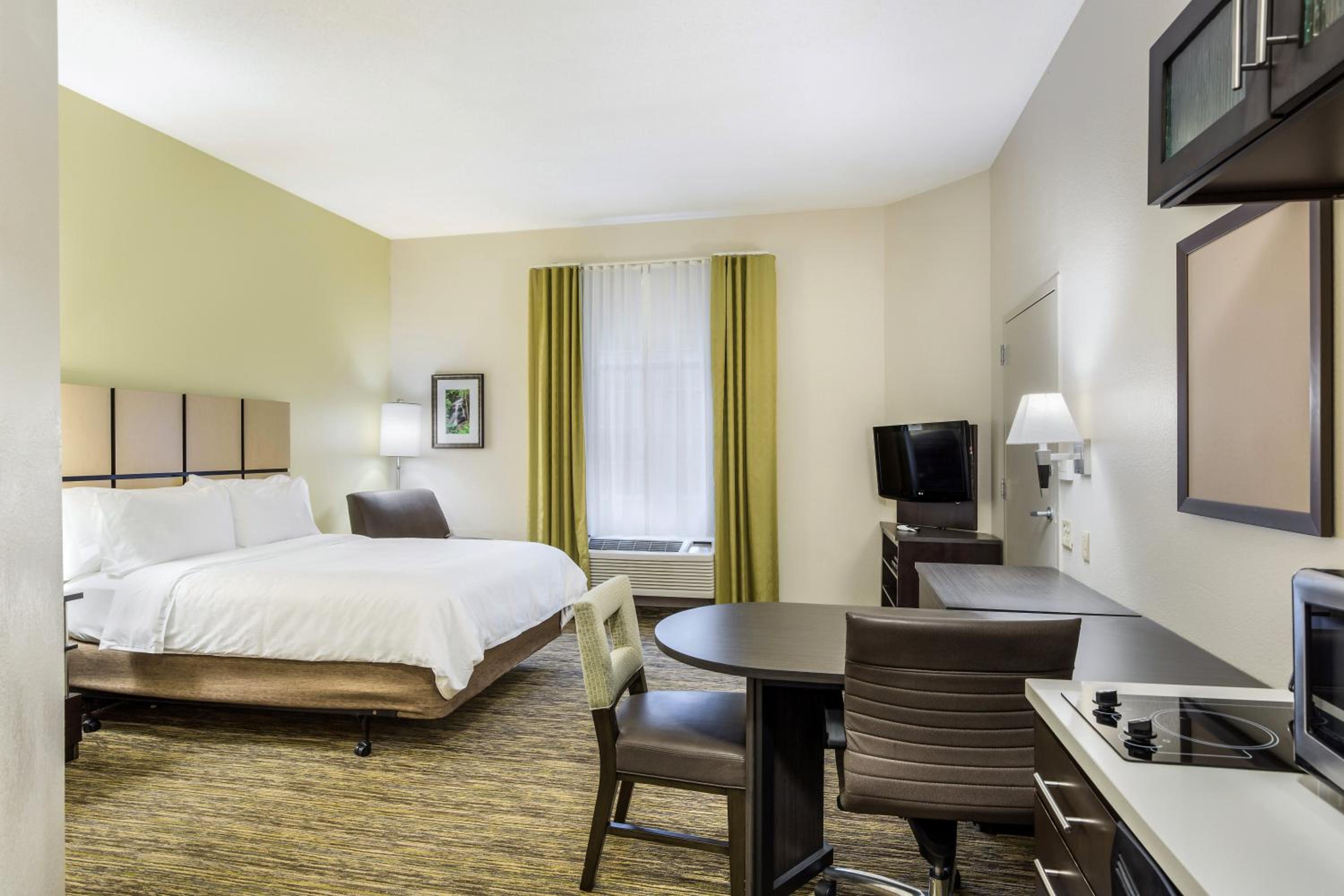 One-Bedroom King Suite - Disability Access - Photo 2