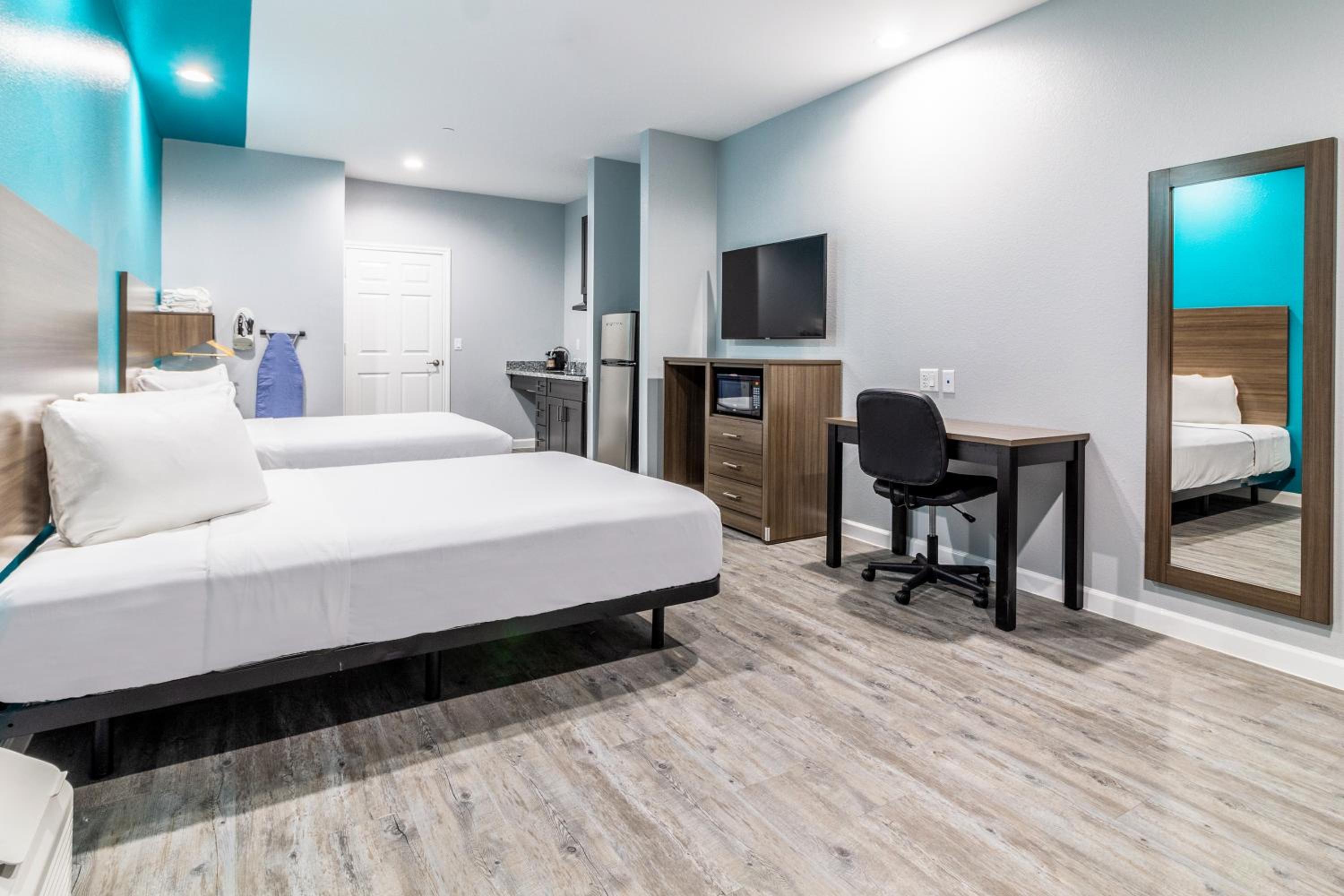 2 Queen Beds Accessible Non Smoking photo 3