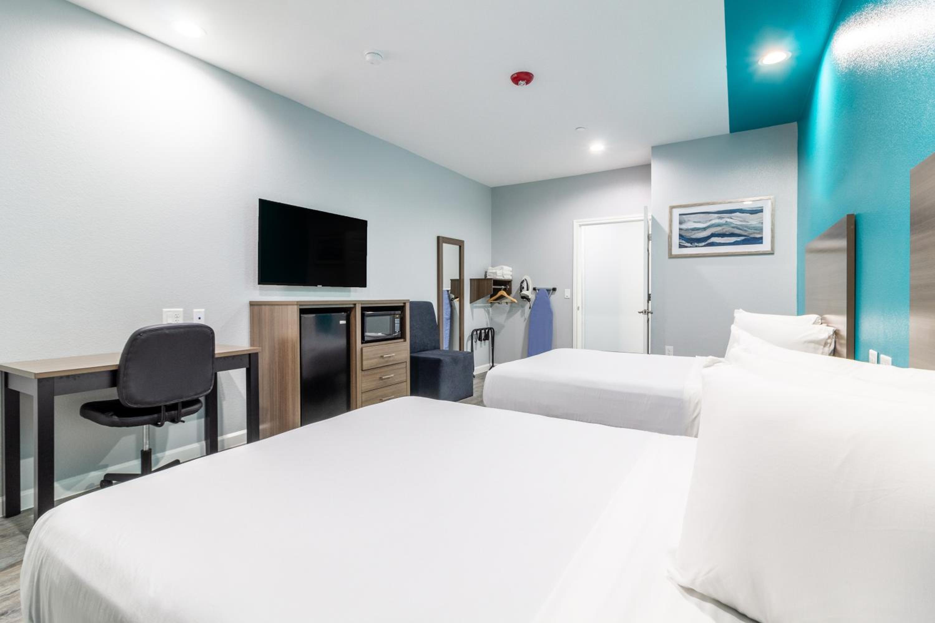 2 Queen Beds Accessible Non Smoking photo 3